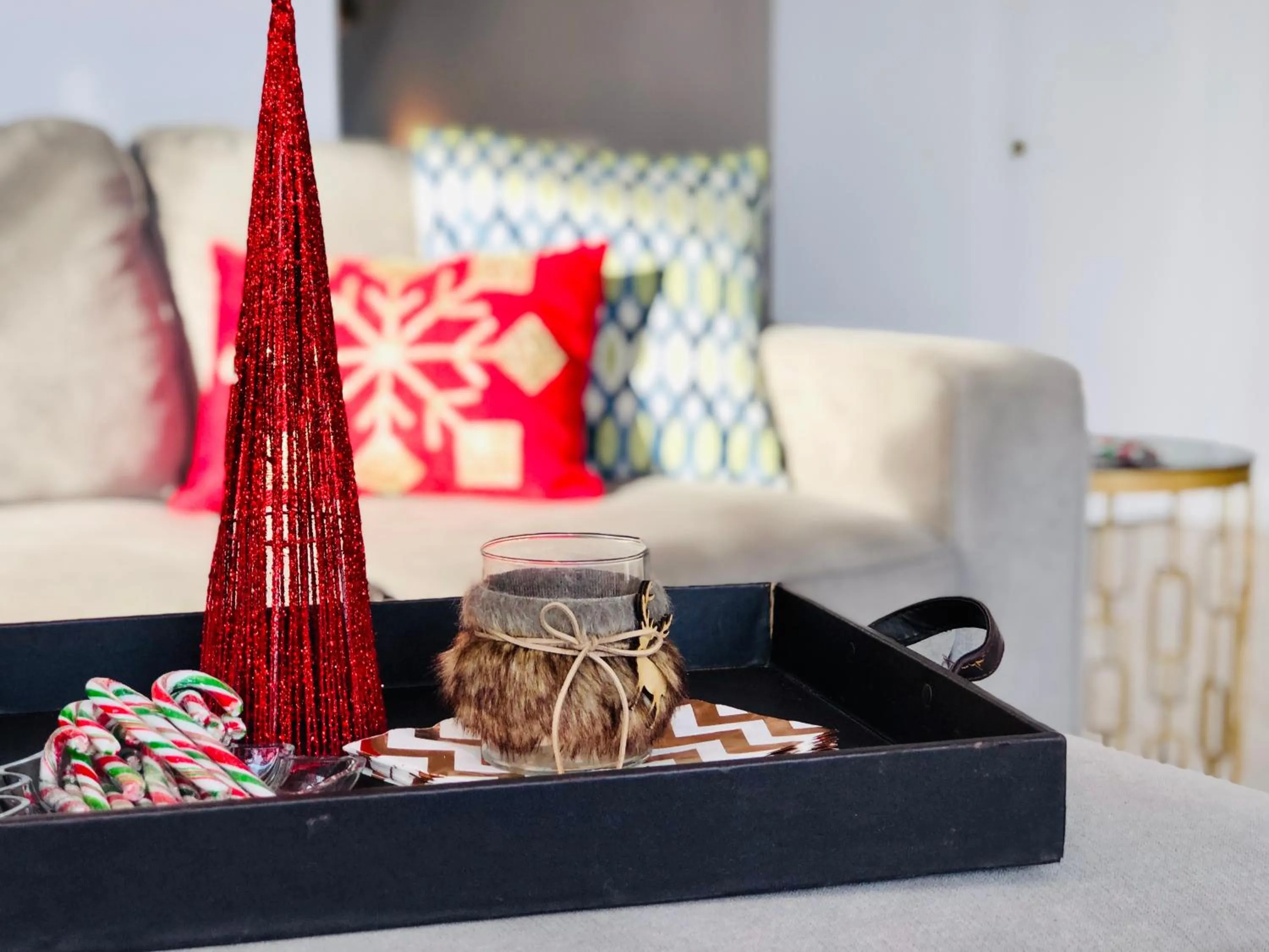 Winter in Villa by the Water 23 beds 9 baths Pool billard Hot Tub 15 min Old Quebec