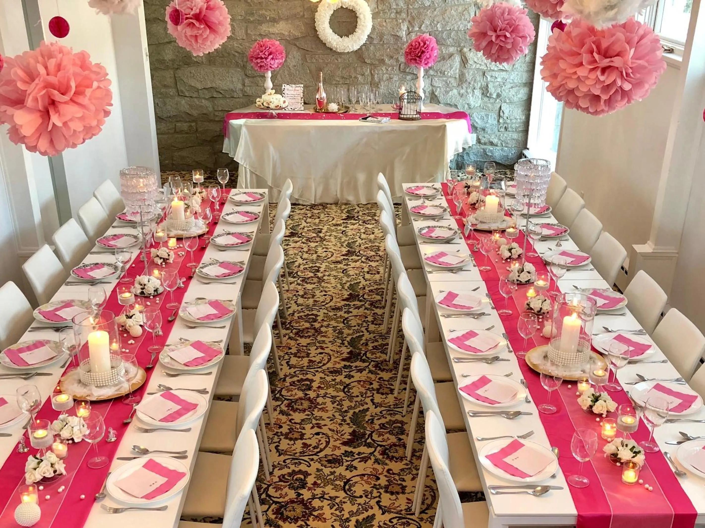 Banquet/Function facilities in Villa by the Water 23 beds 9 baths Pool billard Hot Tub 15 min Old Quebec