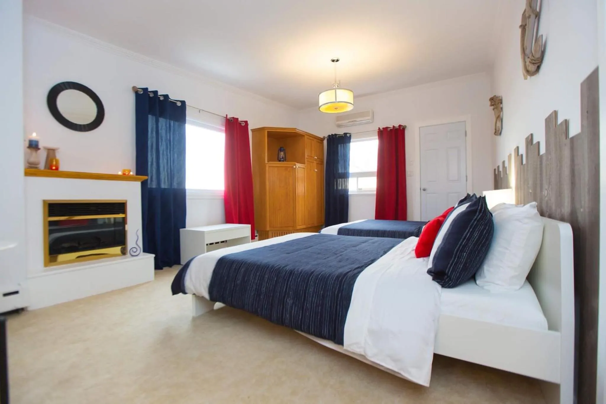 Shower, Bed in Villa by the Water 23 beds 9 baths Pool billard Hot Tub 15 min Old Quebec