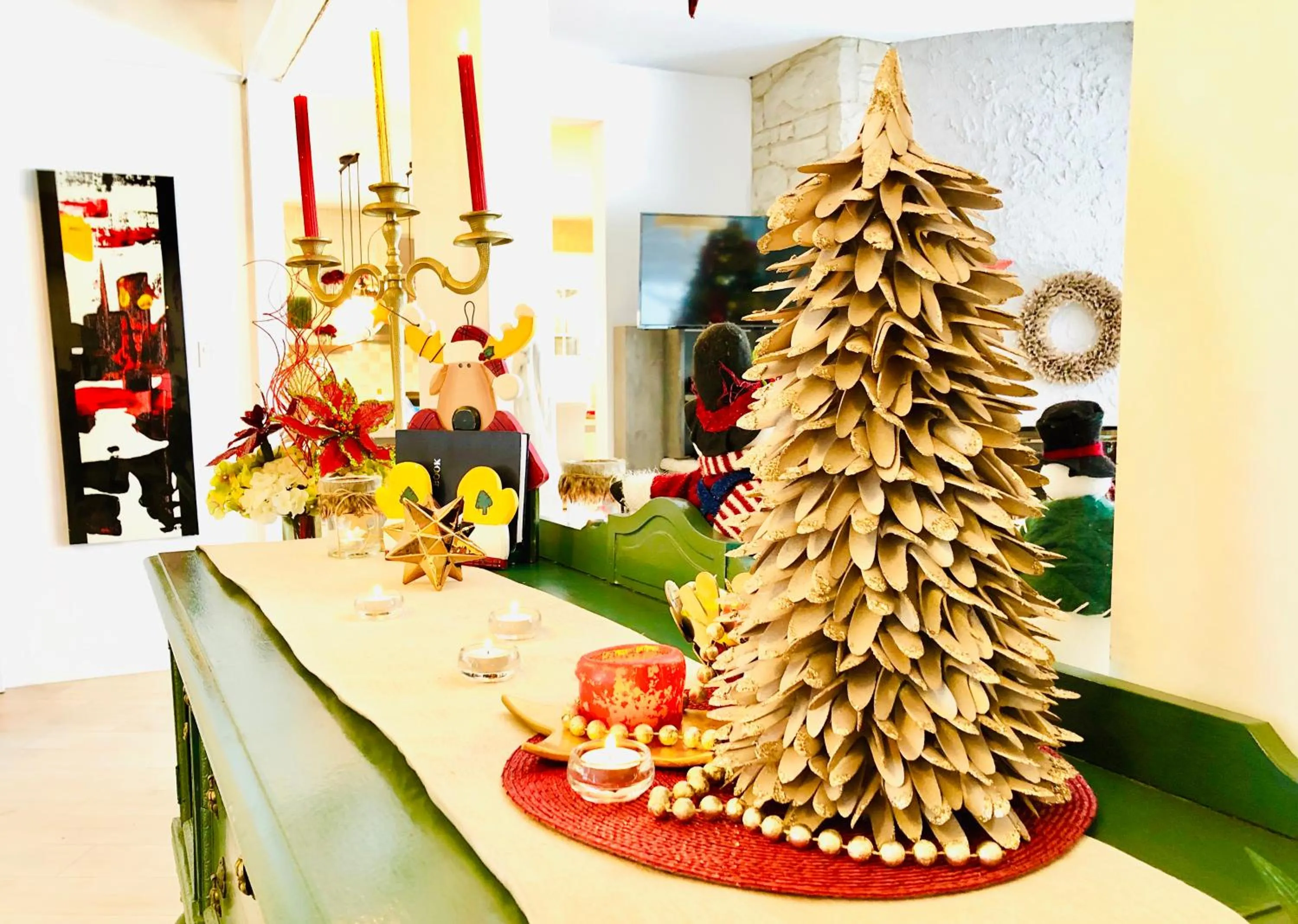 Winter in Villa by the Water 23 beds 9 baths Pool billard Hot Tub 15 min Old Quebec