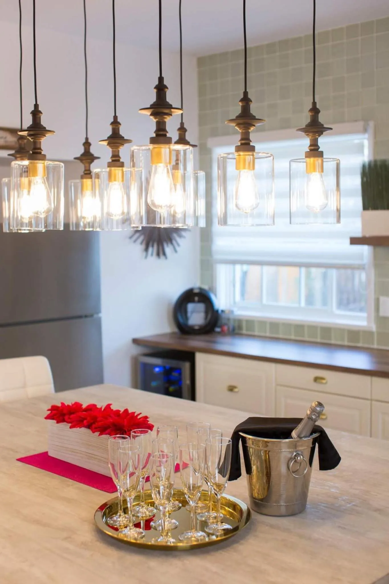 Coffee/tea facilities in Villa by the Water 23 beds 9 baths Pool billard Hot Tub 15 min Old Quebec