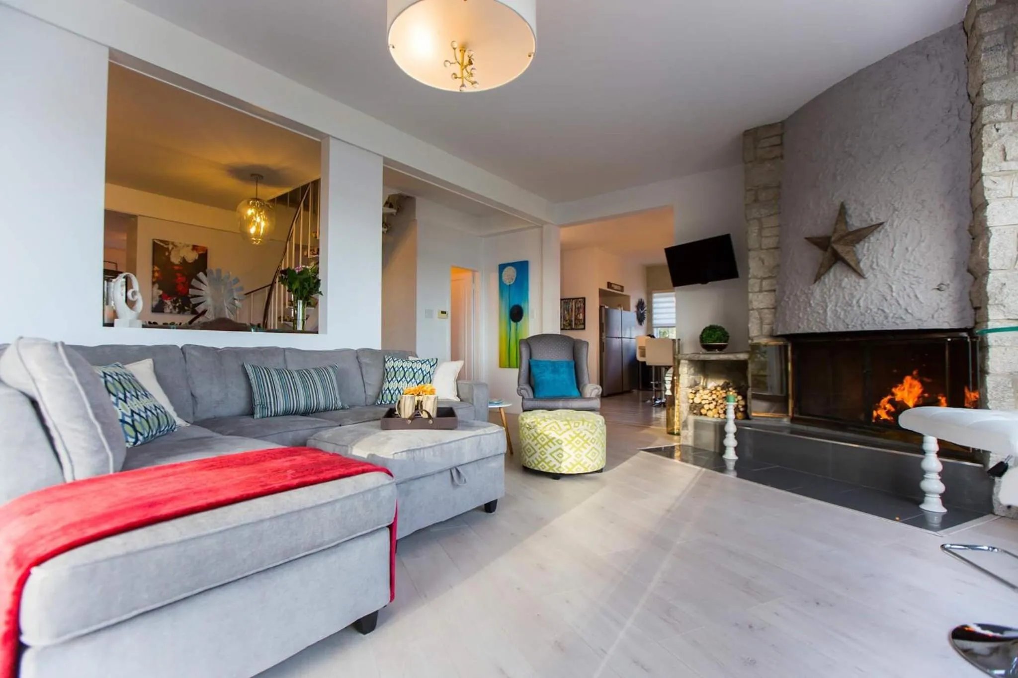 Communal lounge/ TV room in Villa by the Water 23 beds 9 baths Pool billard Hot Tub 15 min Old Quebec