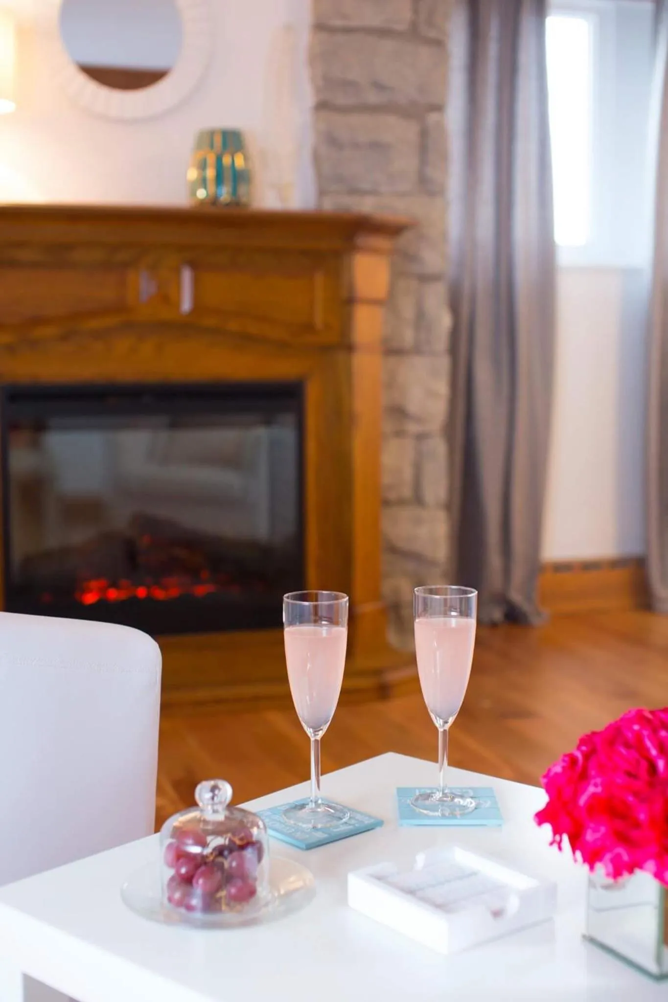 Decorative detail in Villa by the Water 23 beds 9 baths Pool billard Hot Tub 15 min Old Quebec