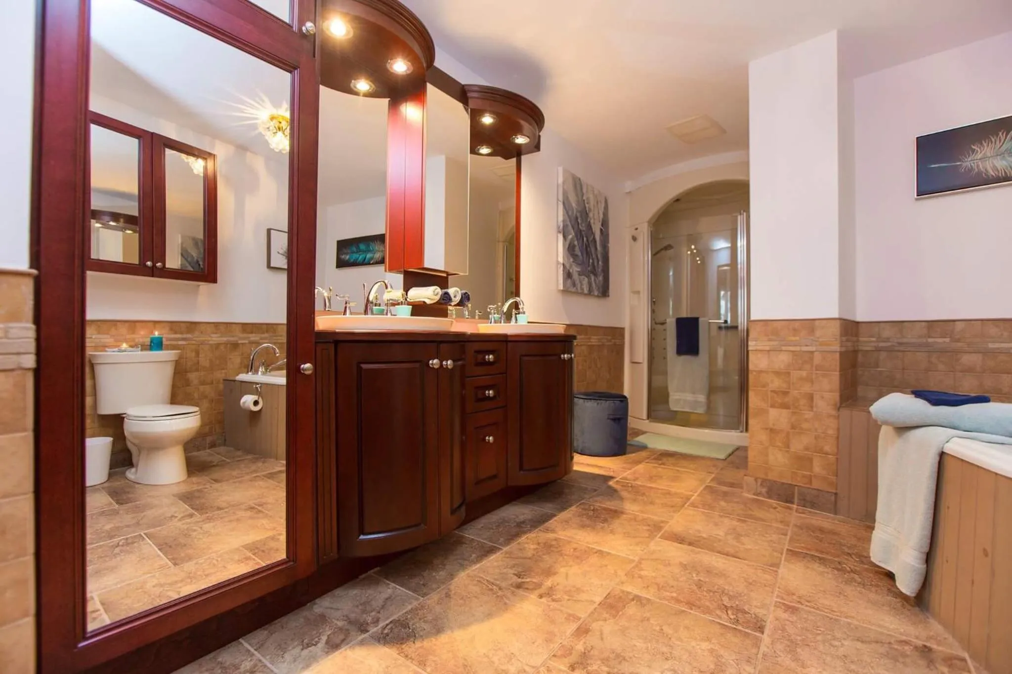 Shower in Villa by the Water 23 beds 9 baths Pool billard Hot Tub 15 min Old Quebec