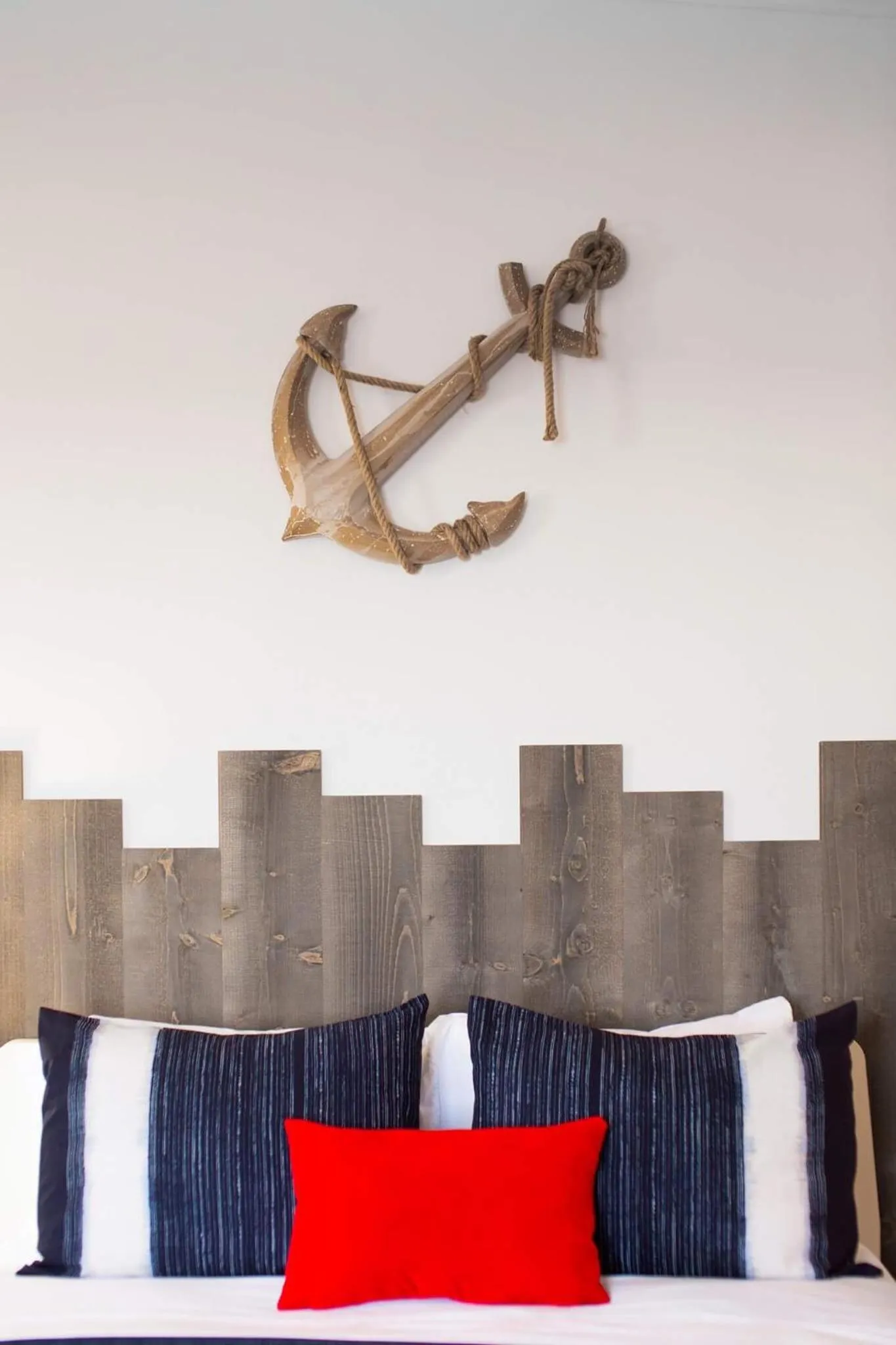 Decorative detail, Bed in Villa by the Water 23 beds 9 baths Pool billard Hot Tub 15 min Old Quebec