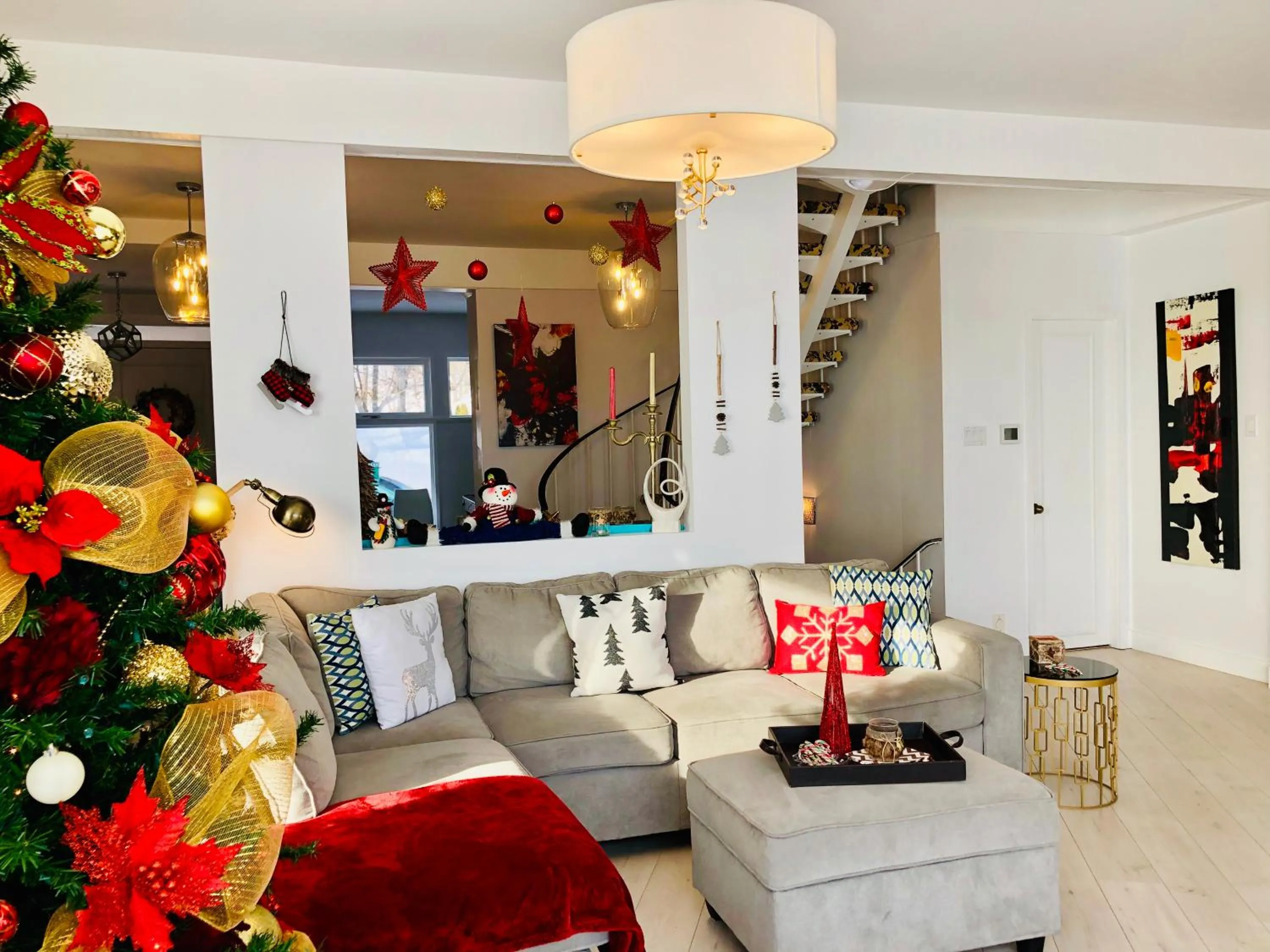 Winter in Villa by the Water 23 beds 9 baths Pool billard Hot Tub 15 min Old Quebec