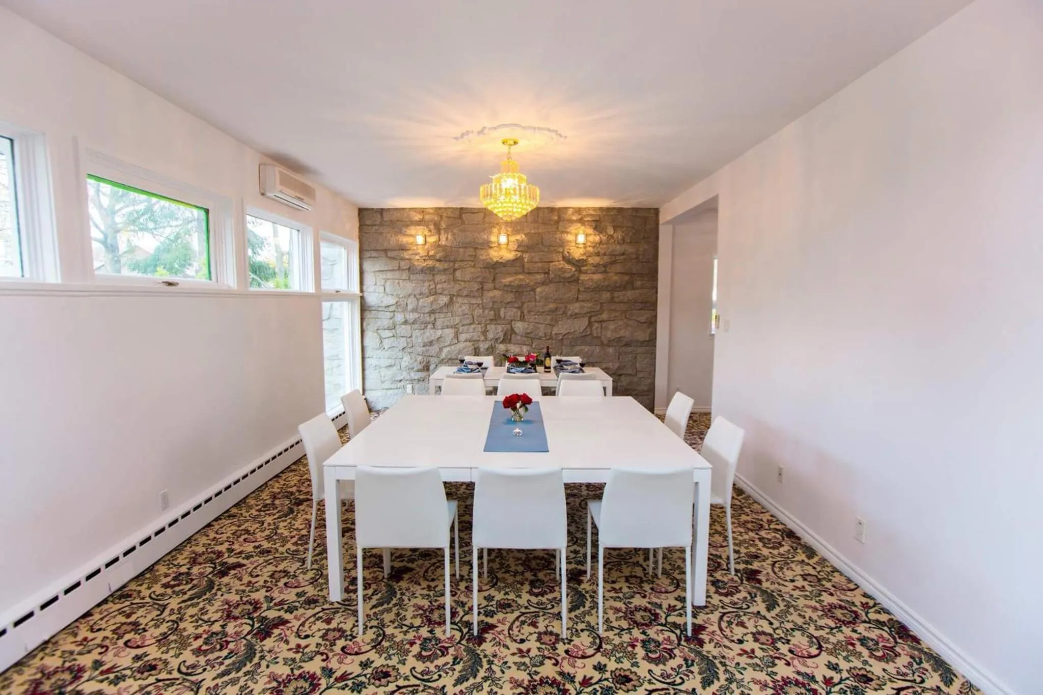 Banquet/Function facilities in Villa by the Water 23 beds 9 baths Pool billard Hot Tub 15 min Old Quebec