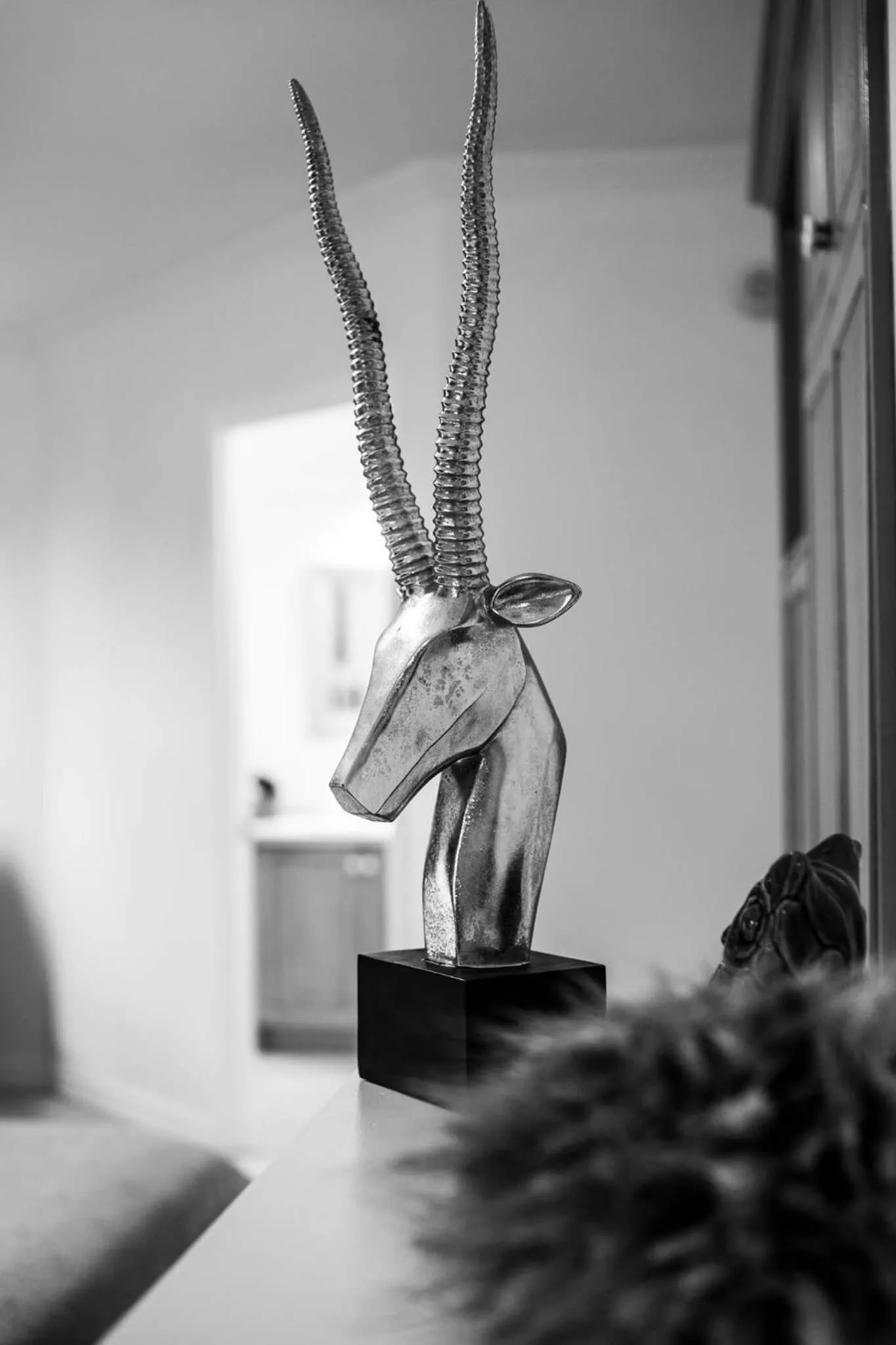 Decorative detail in Villa by the Water 23 beds 9 baths Pool billard Hot Tub 15 min Old Quebec