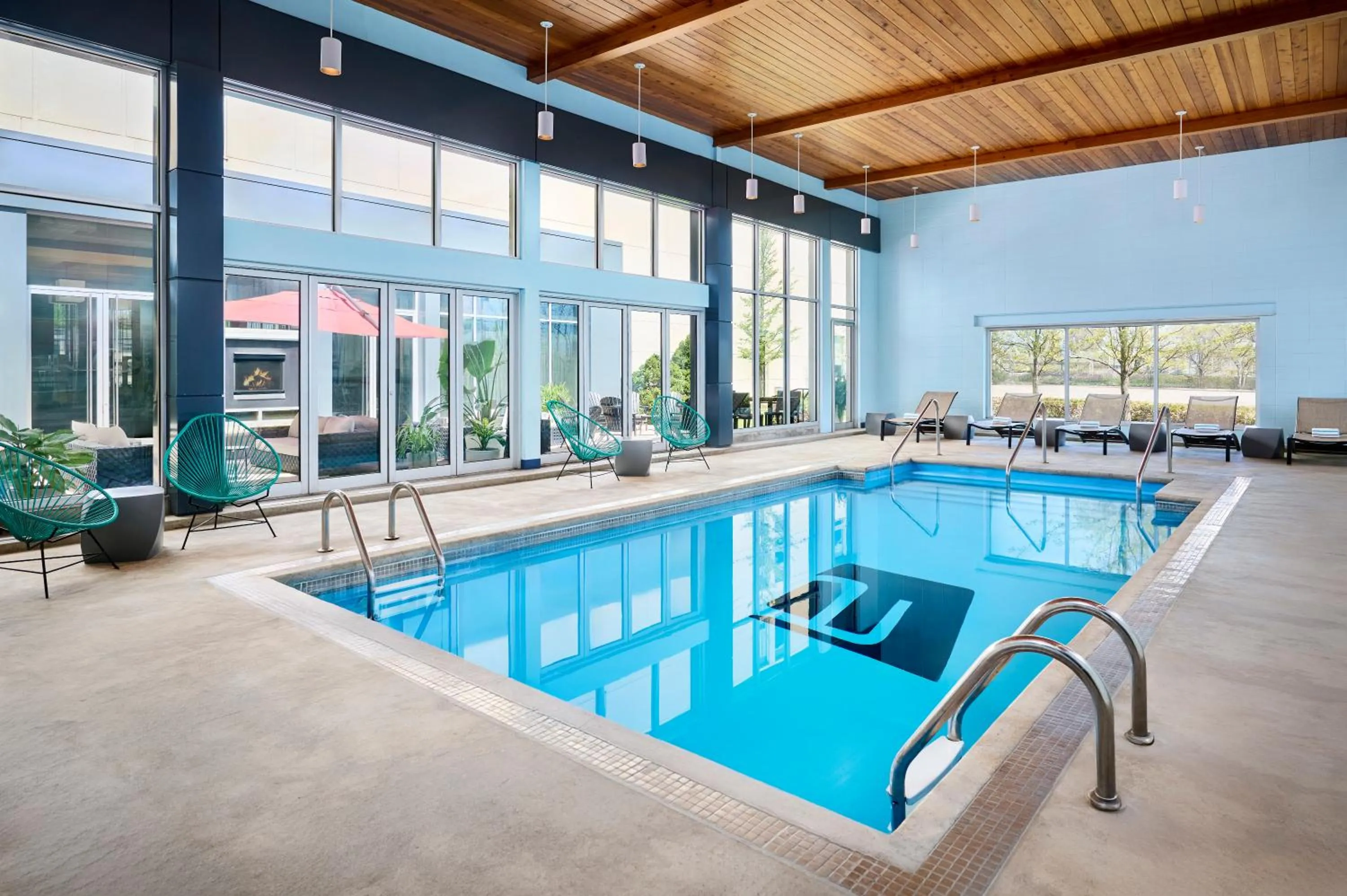 Swimming pool in Aloft Montreal Airport