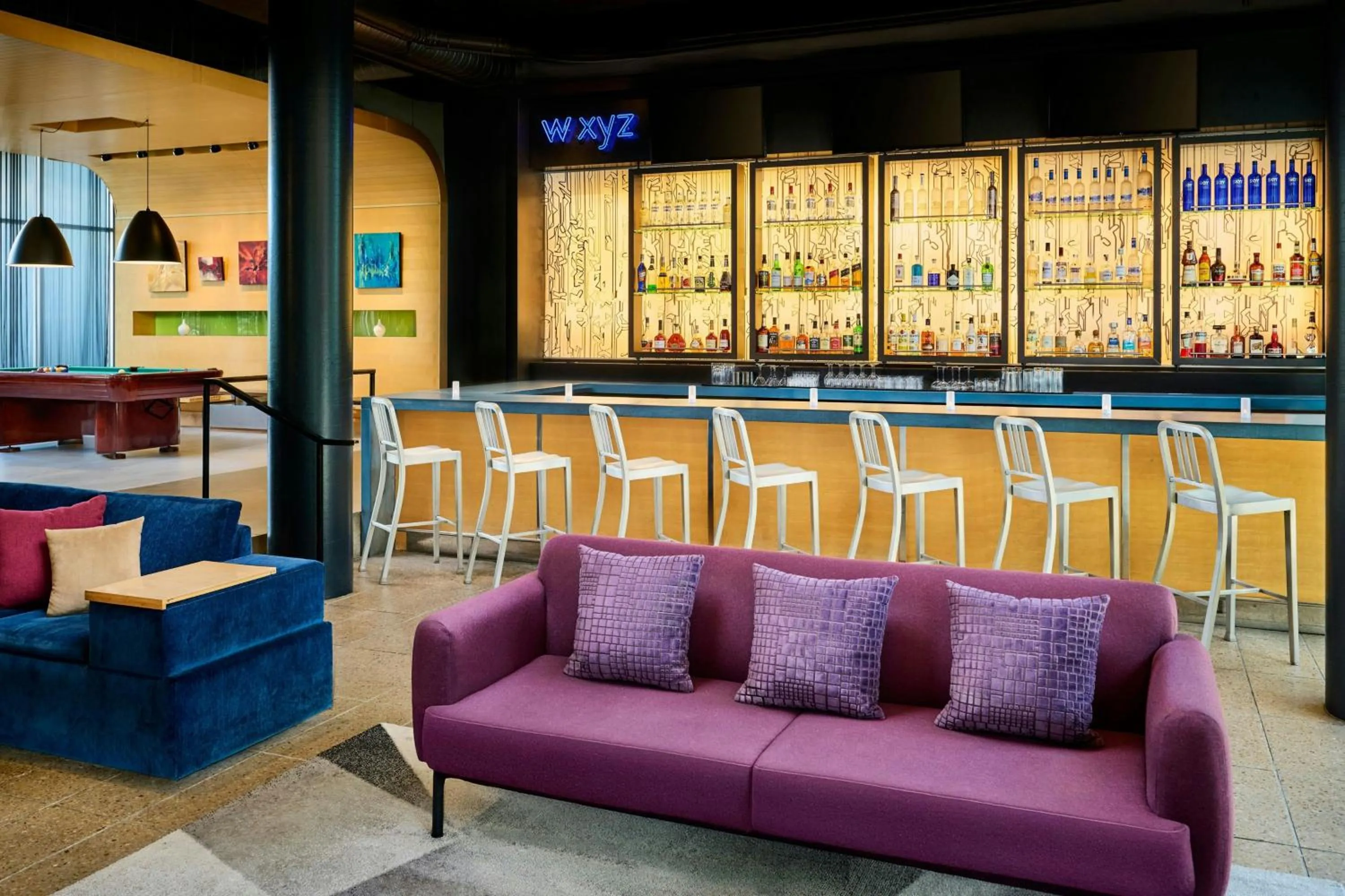 Lounge or bar in Aloft Montreal Airport
