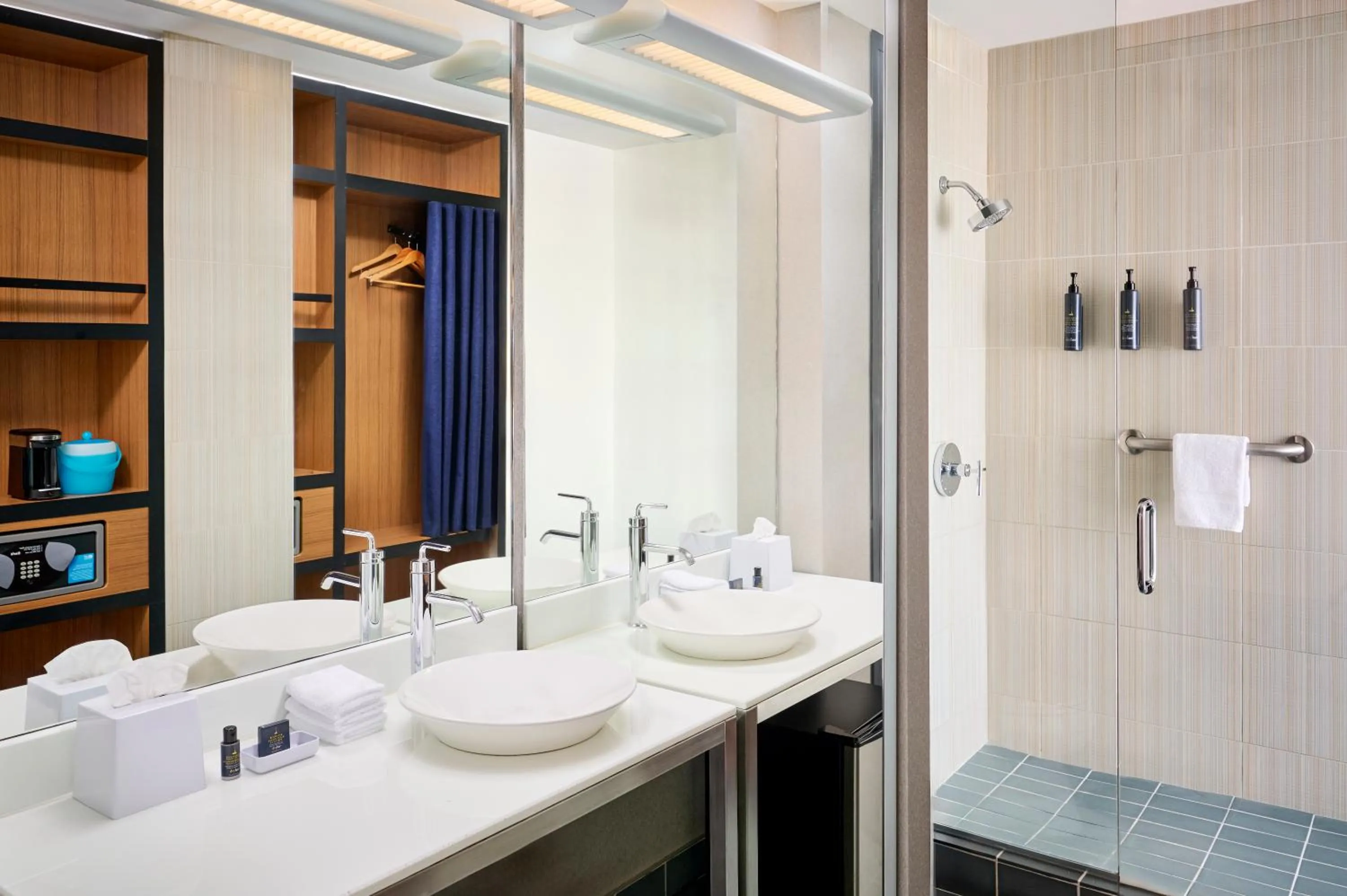 Bathroom in Aloft Montreal Airport