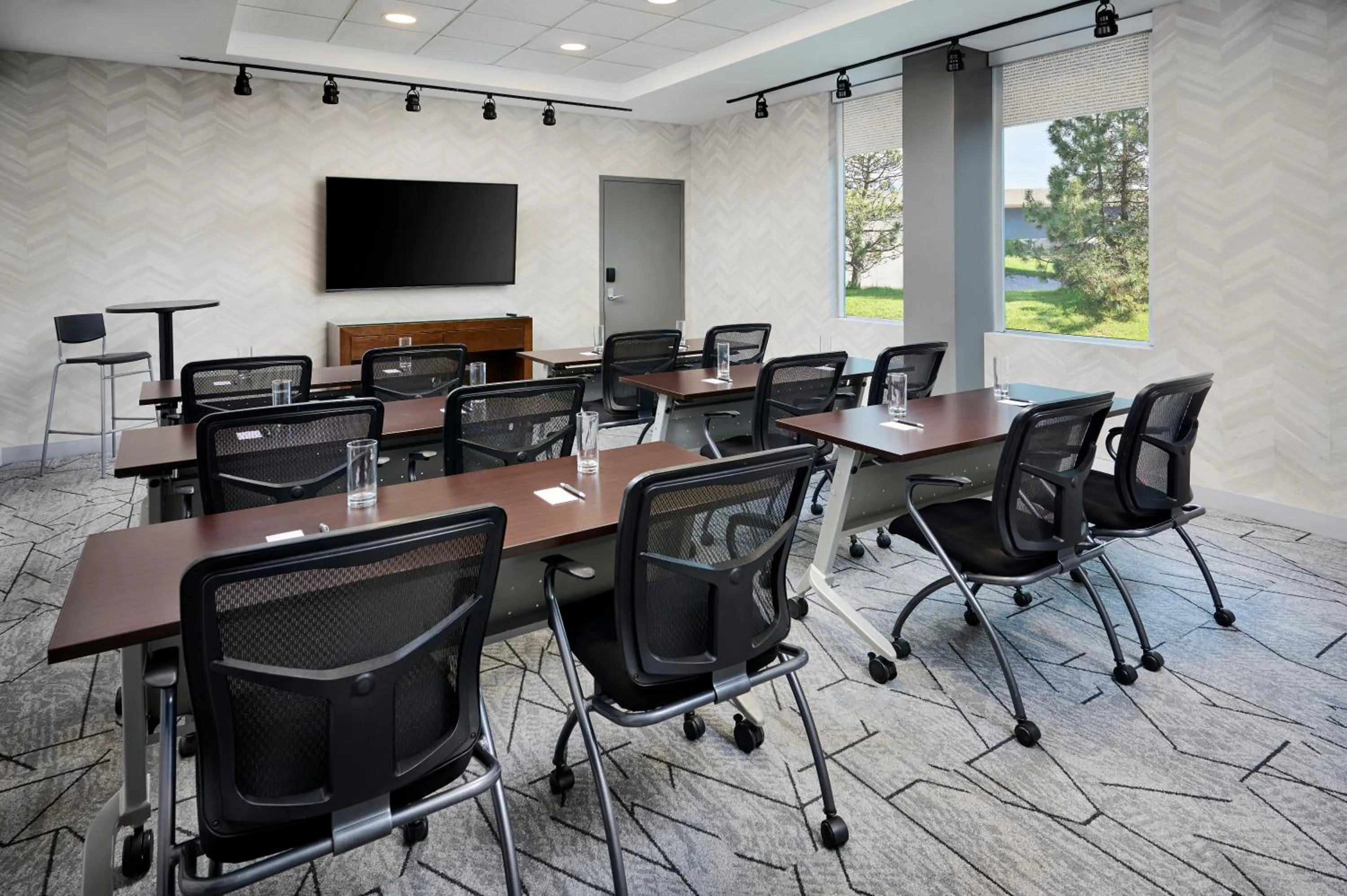 Meeting/conference room in Aloft Montreal Airport
