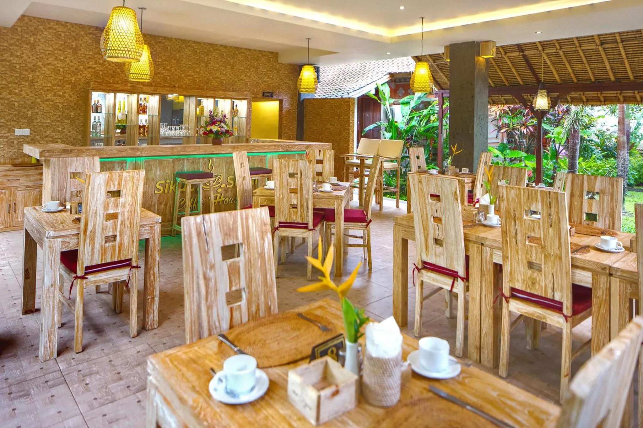 Restaurant/places to eat in Alas Petulu Villa Resort and Spa