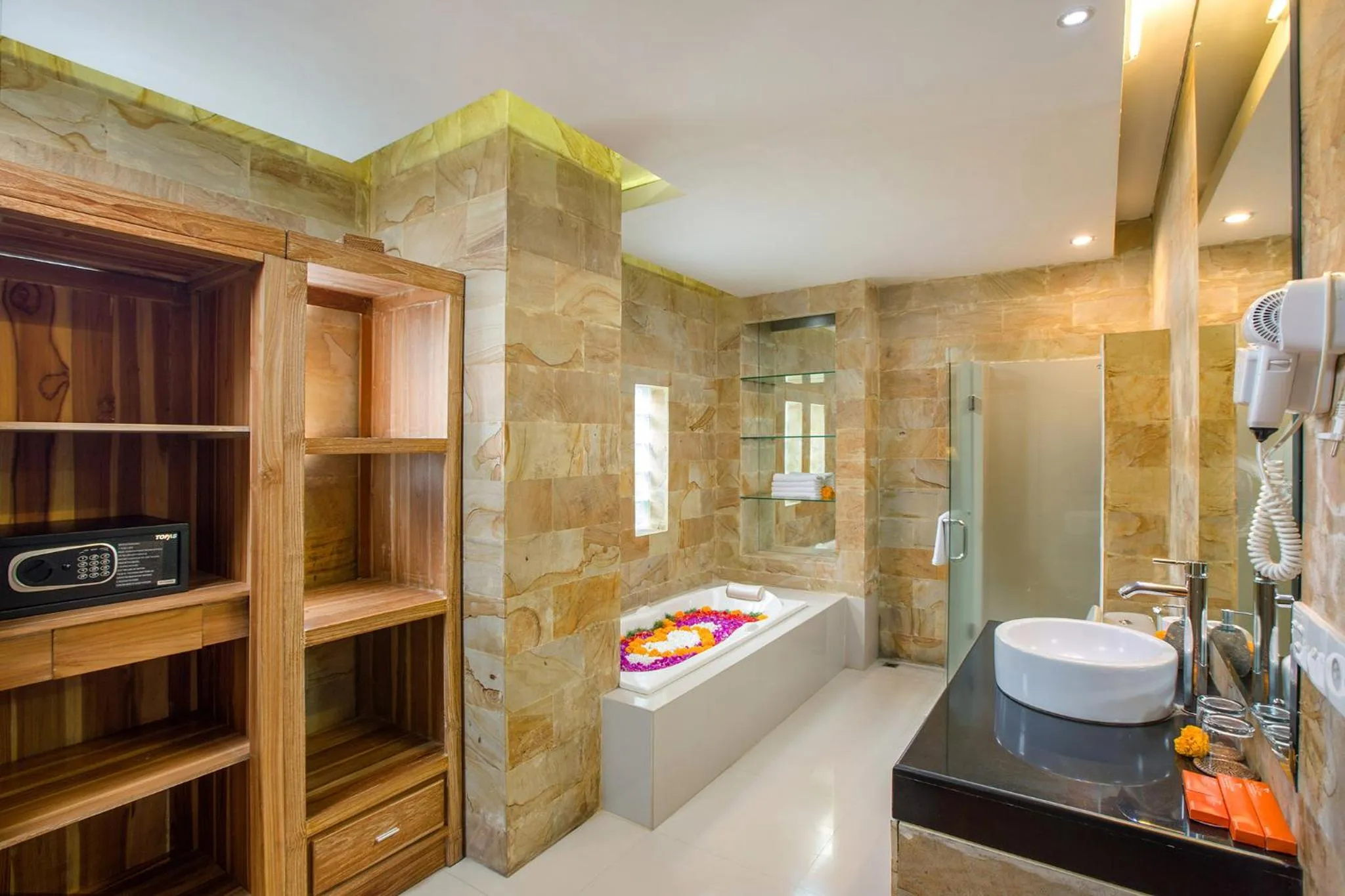 Shower in Alas Petulu Villa Resort and Spa