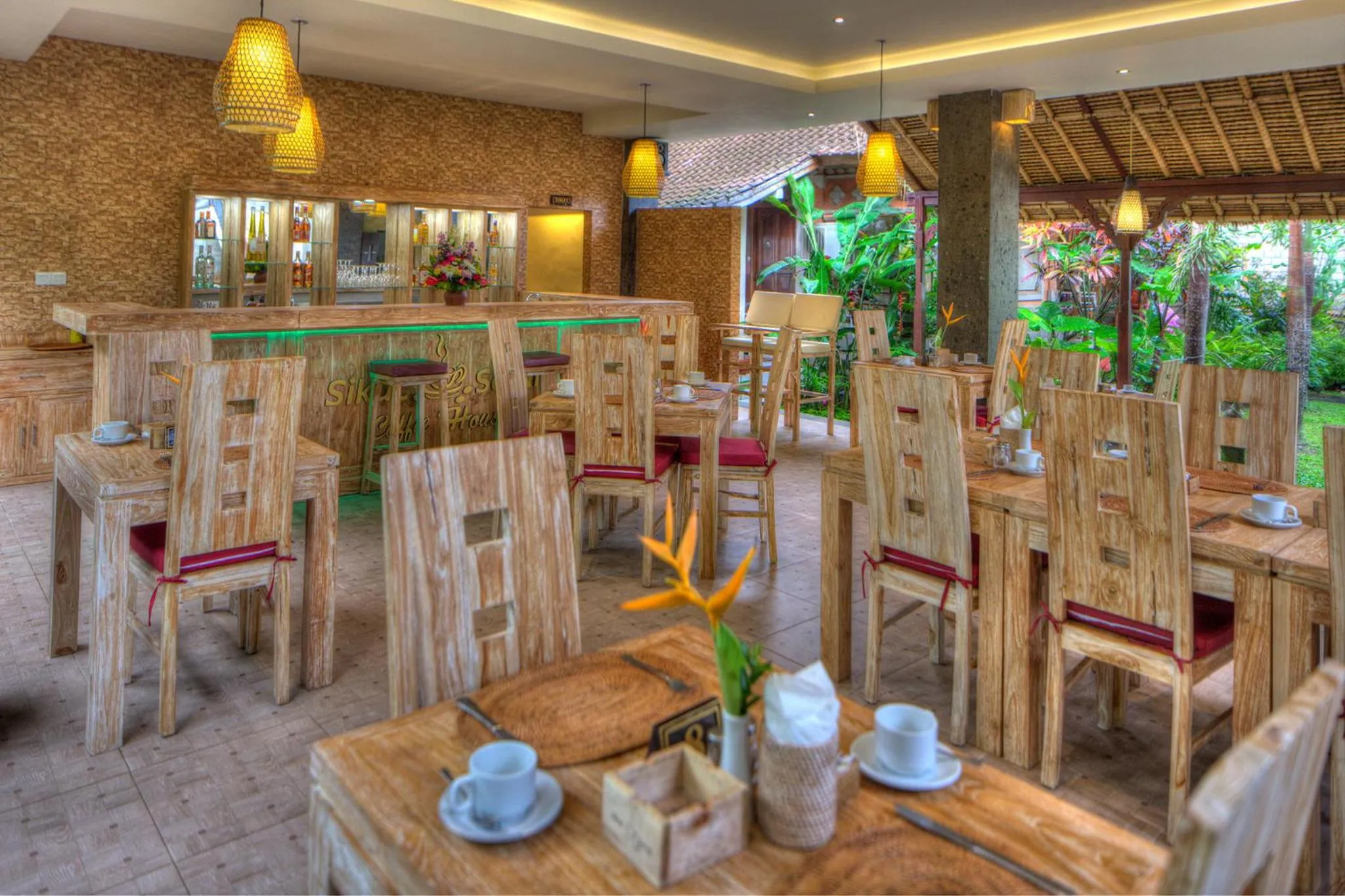 Restaurant/places to eat in Alas Petulu Villa Resort and Spa