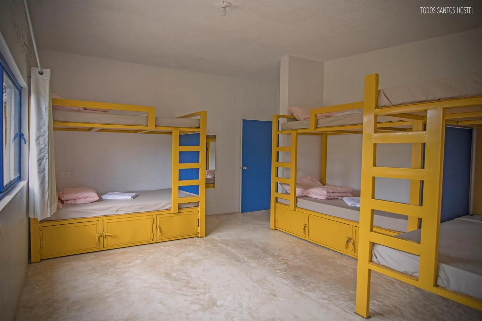 Bed in Todos Santos Hostel super fast and stable satellite wifi