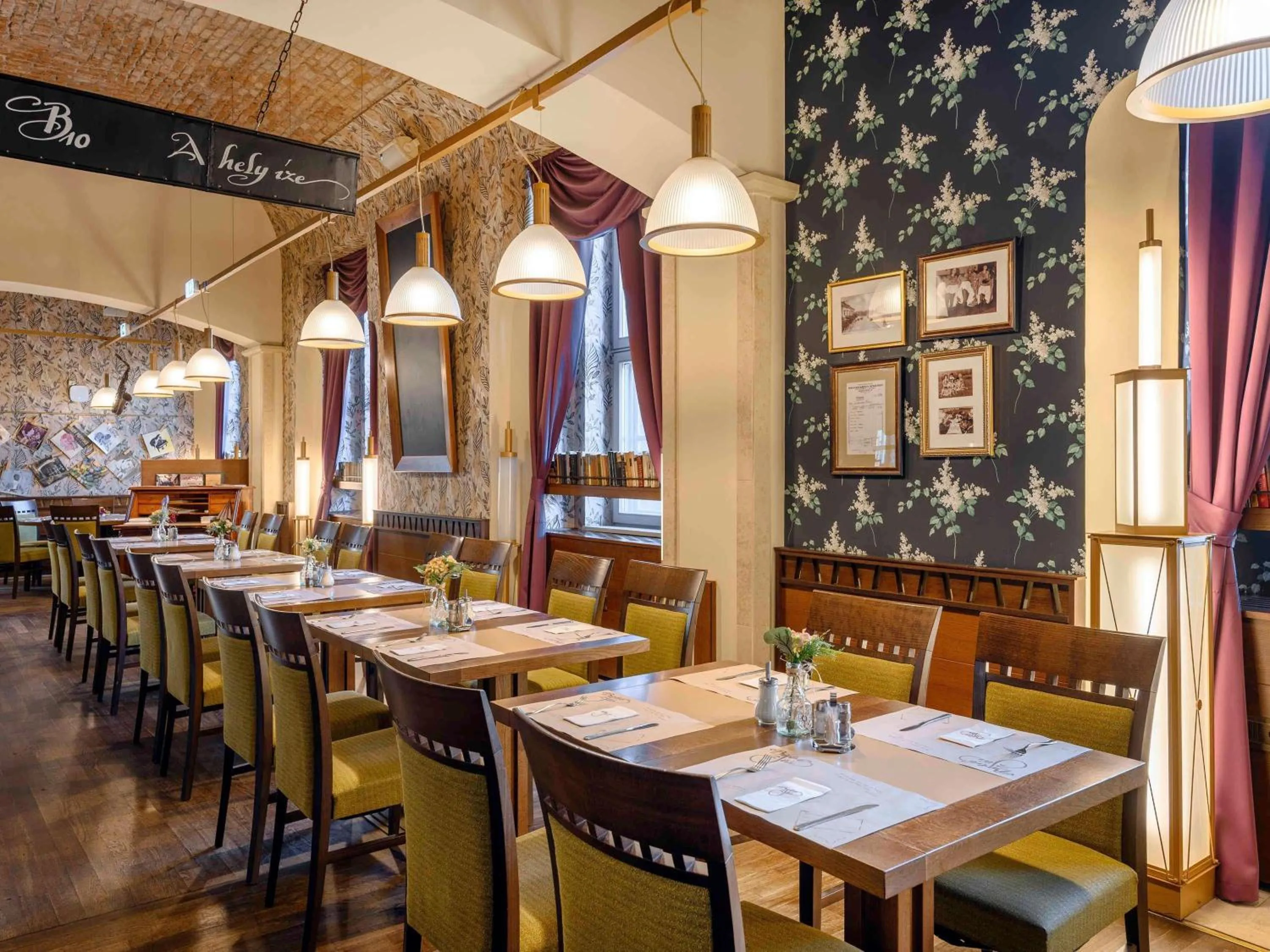 Restaurant/places to eat in Mercure Szekesfehervar Magyar Kiraly