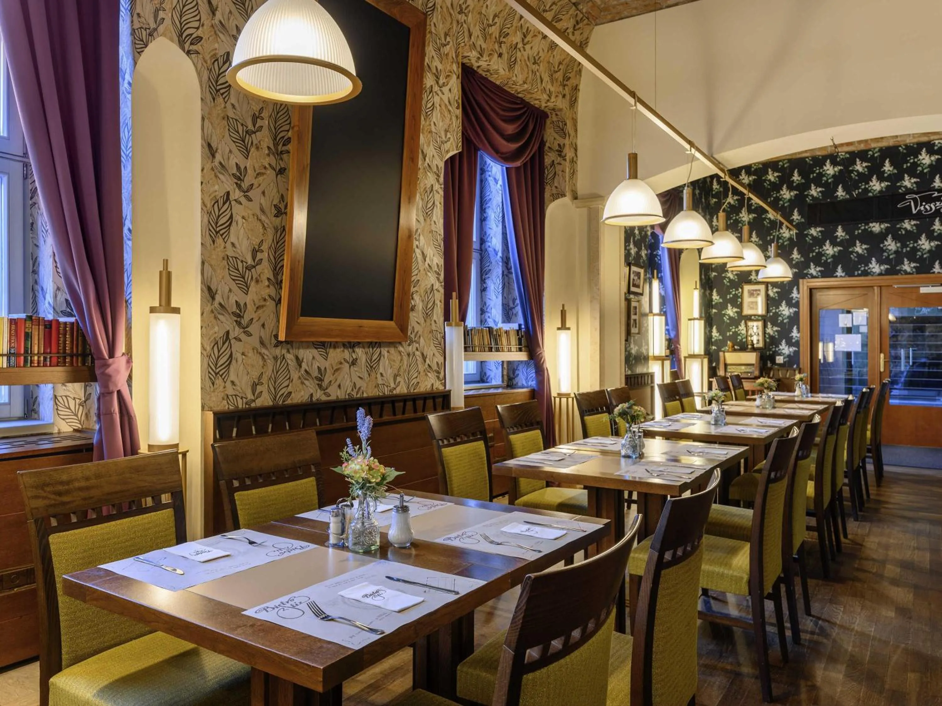 Restaurant/places to eat in Mercure Szekesfehervar Magyar Kiraly