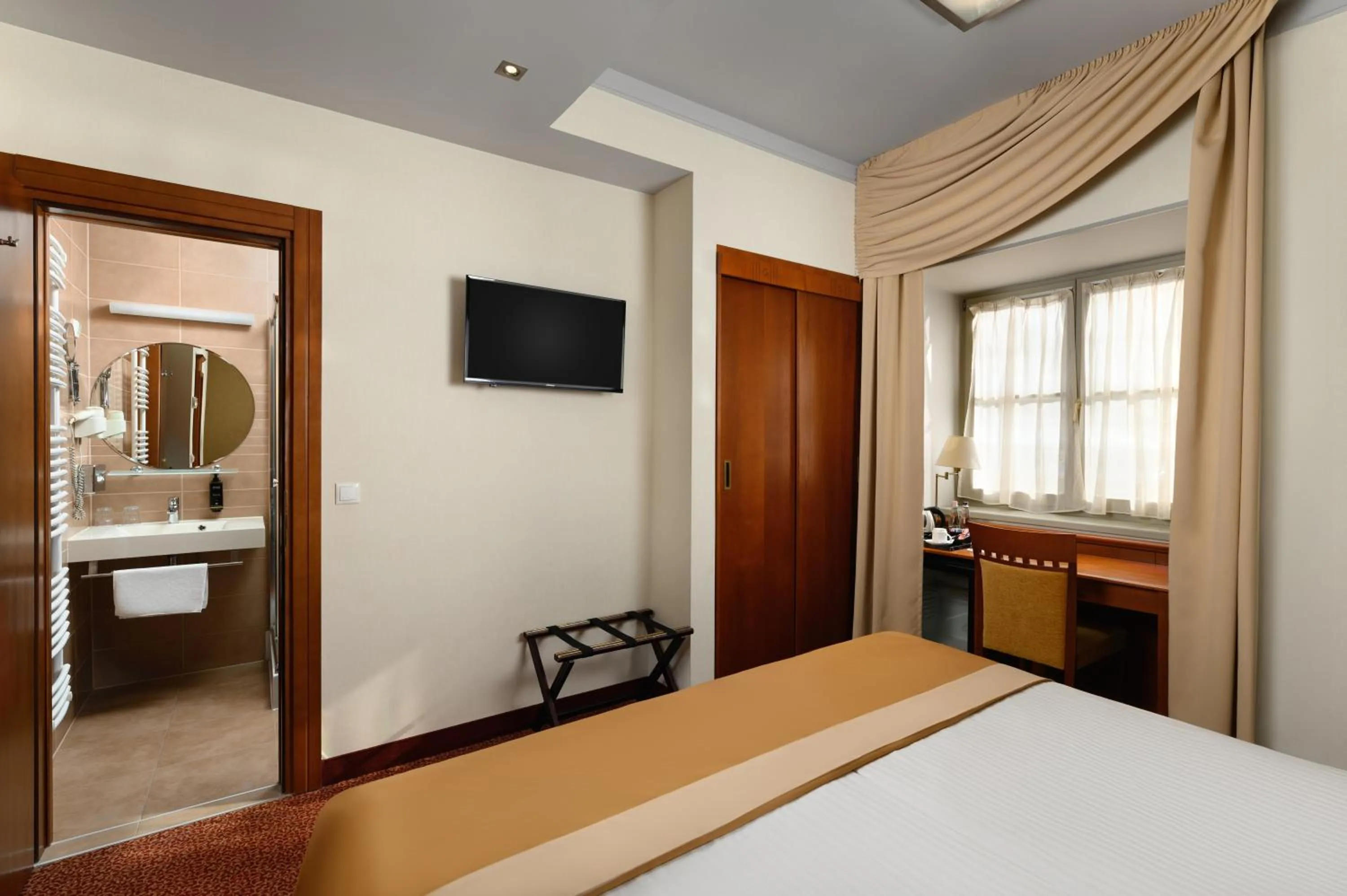 Bedroom, Bed in Mercure Szekesfehervar Magyar Kiraly