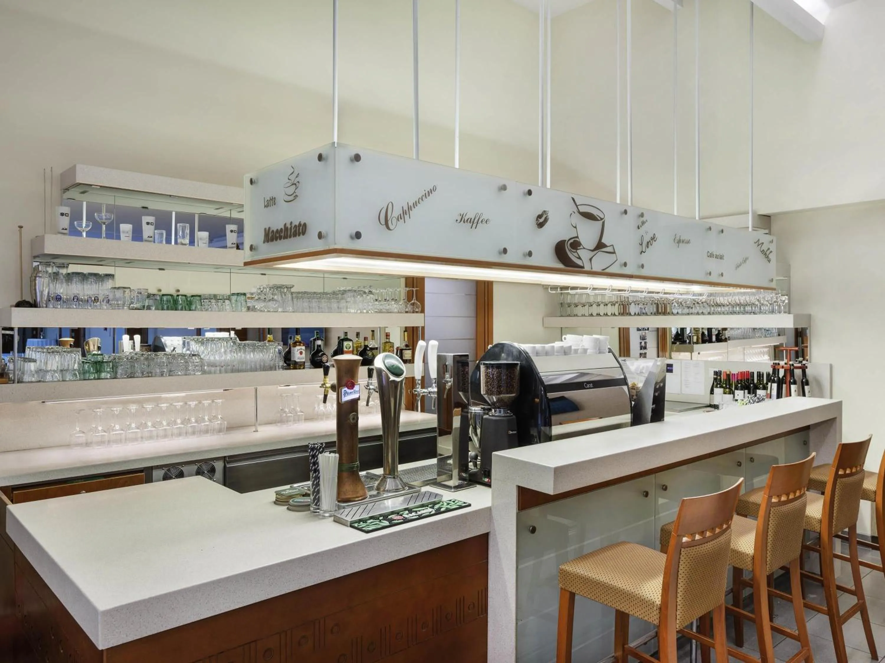 Lounge or bar in Mercure Szekesfehervar Magyar Kiraly