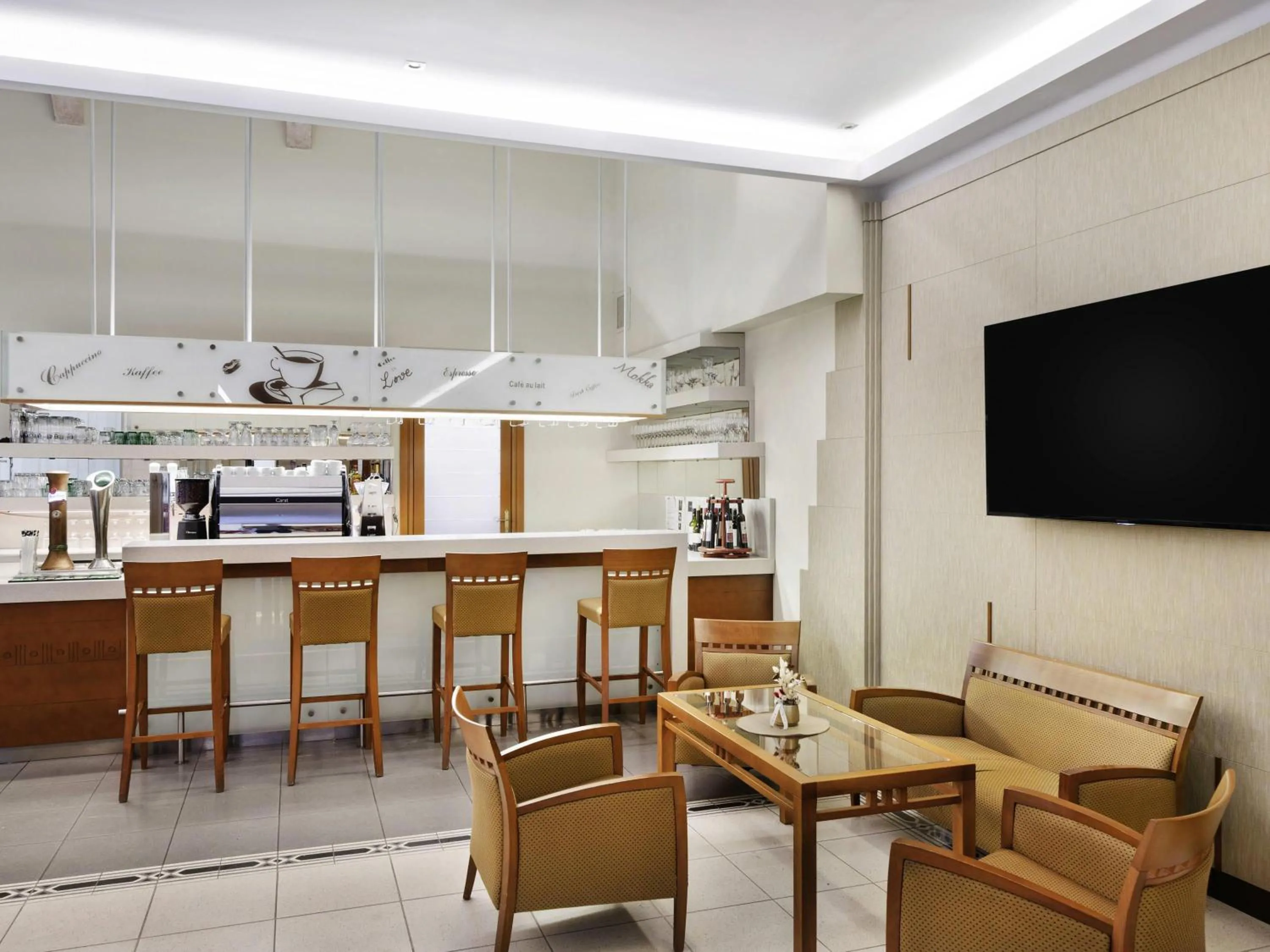 Lounge or bar in Mercure Szekesfehervar Magyar Kiraly