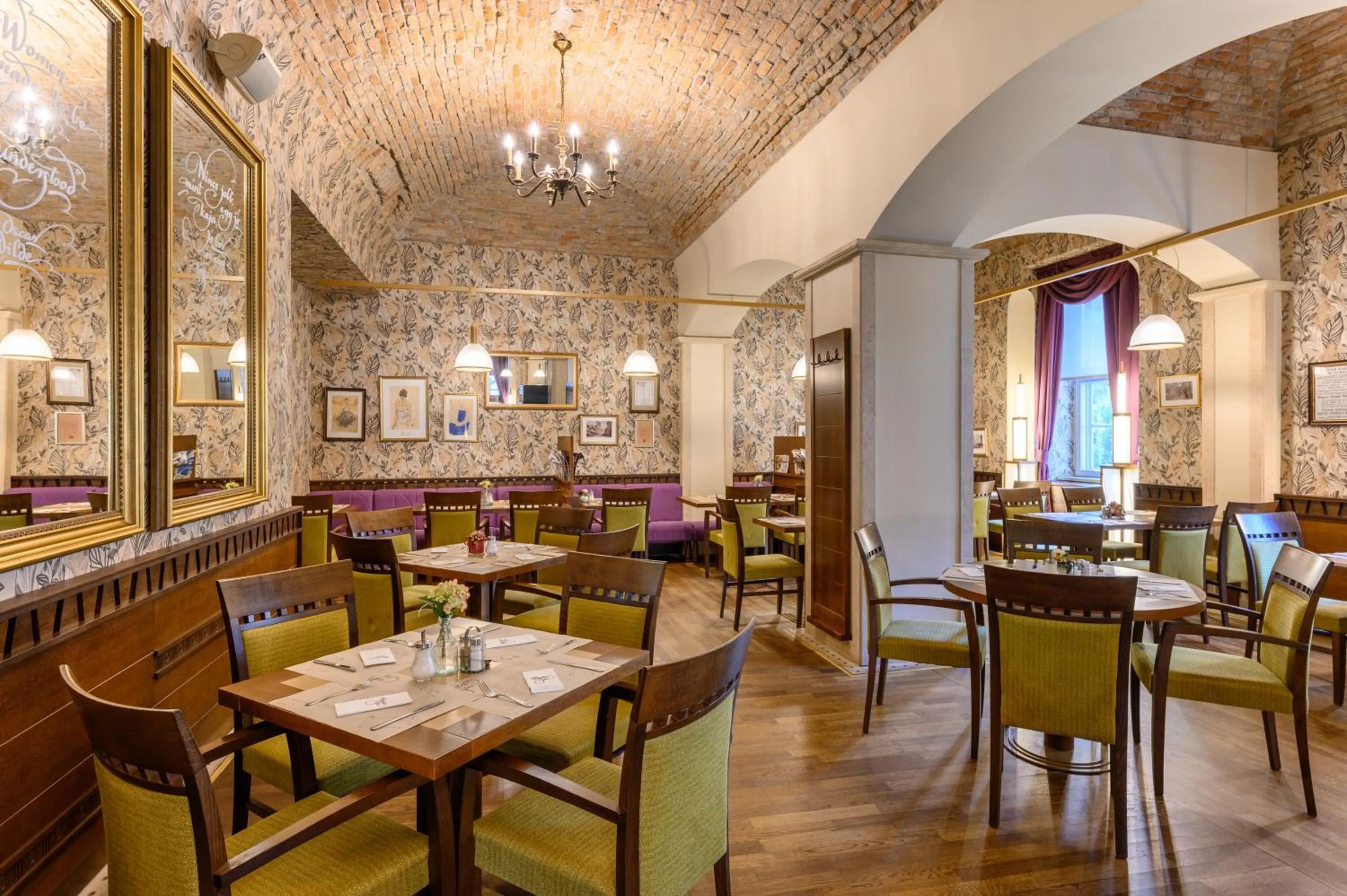 Restaurant/places to eat in Mercure Szekesfehervar Magyar Kiraly