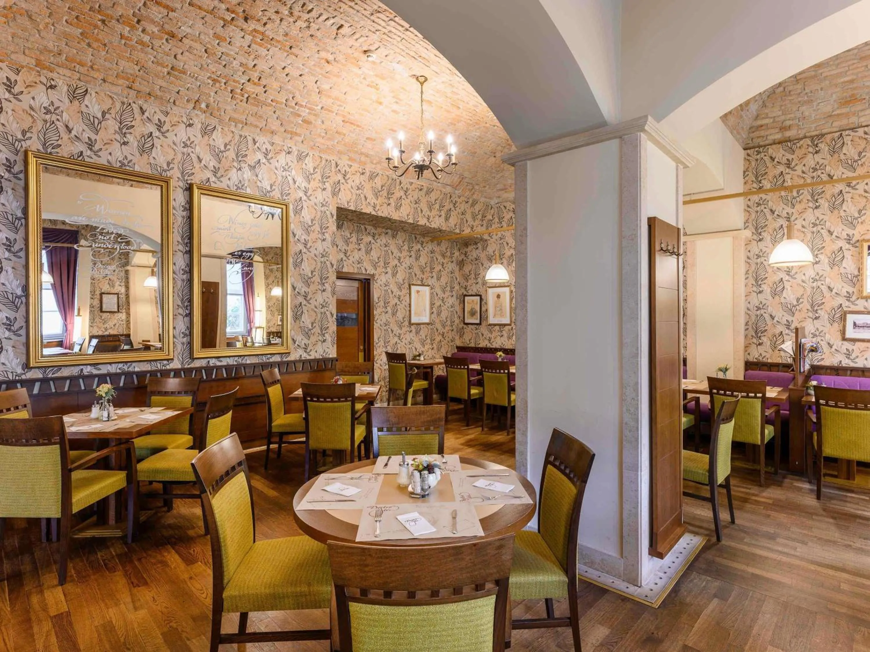 Restaurant/places to eat in Mercure Szekesfehervar Magyar Kiraly