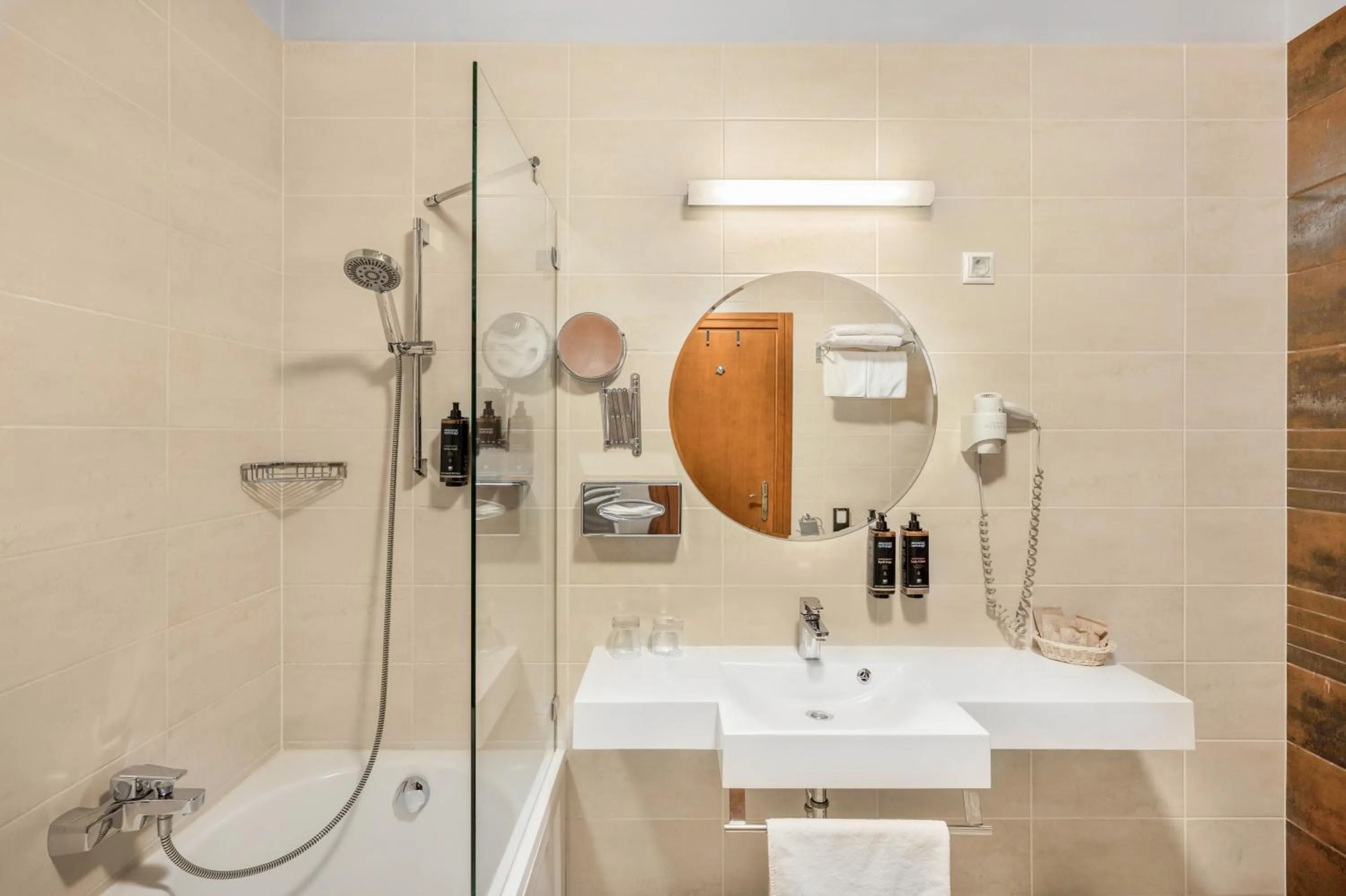 Bathroom in Mercure Szekesfehervar Magyar Kiraly