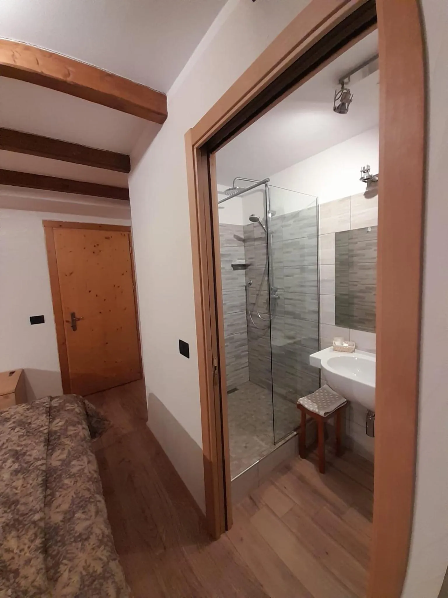 Shower in Hotel Astoria