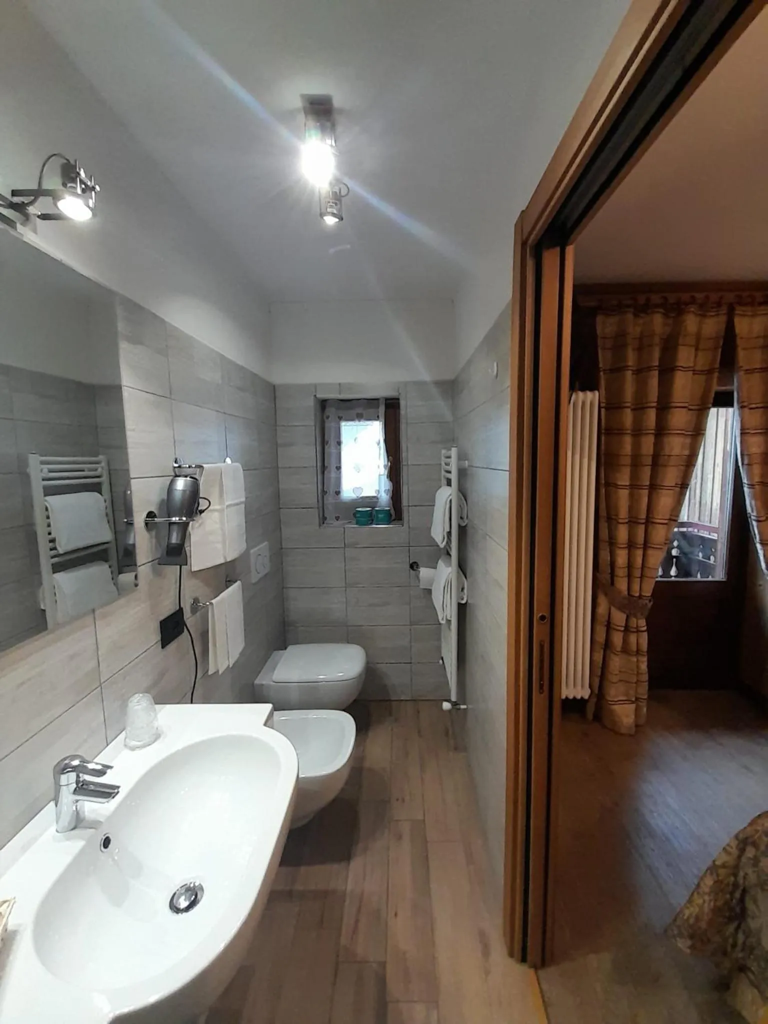 Shower in Hotel Astoria