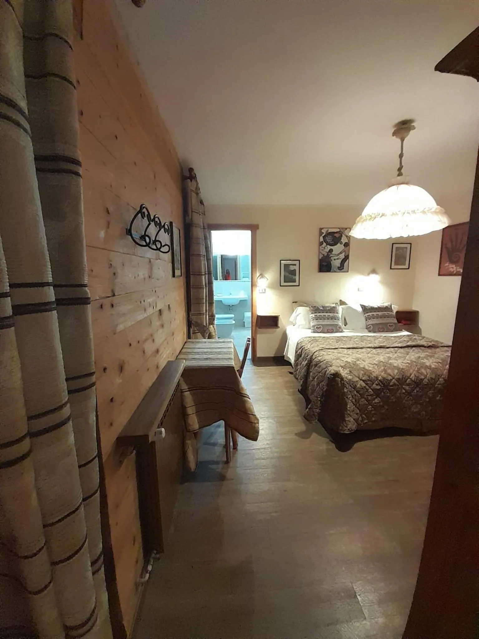 Bed in Hotel Astoria