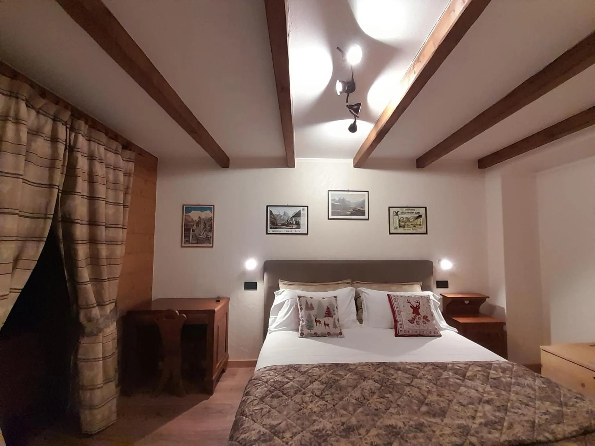 Bed in Hotel Astoria