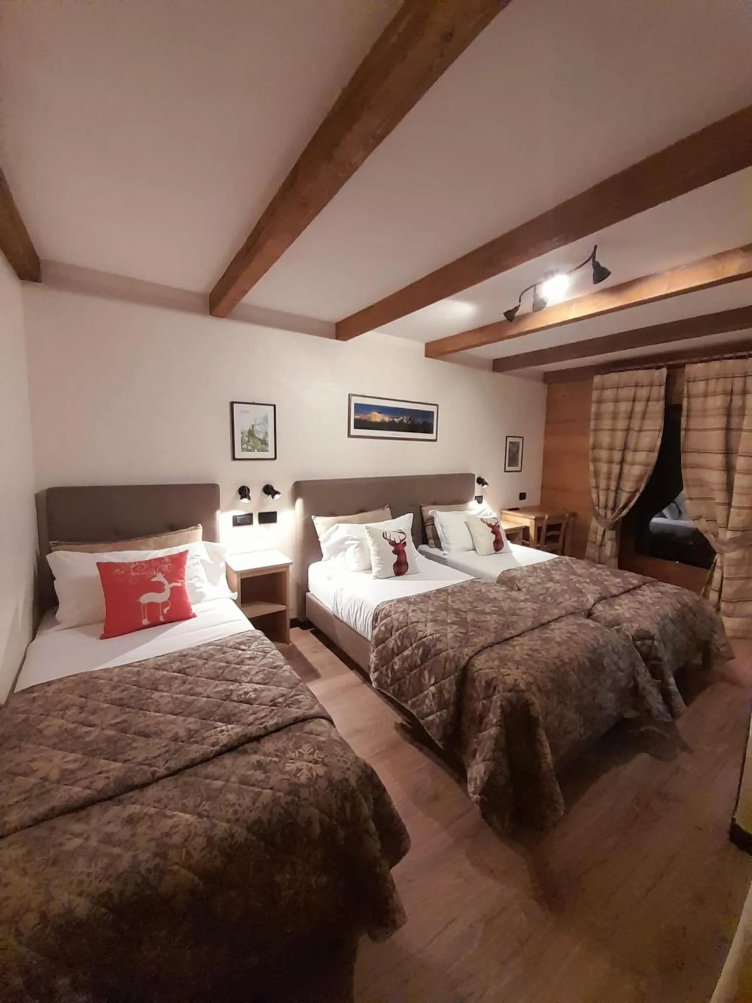 Bedroom, Bed in Hotel Astoria