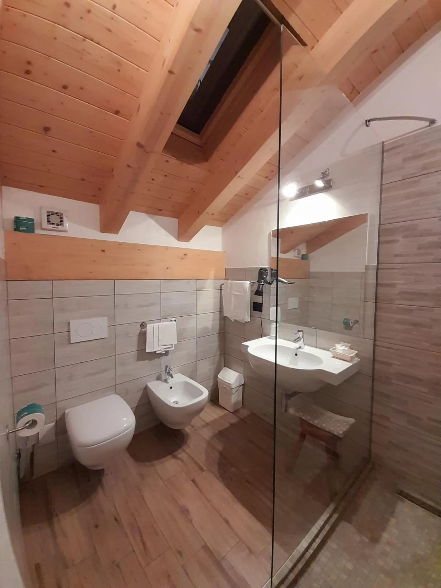 Shower in Hotel Astoria