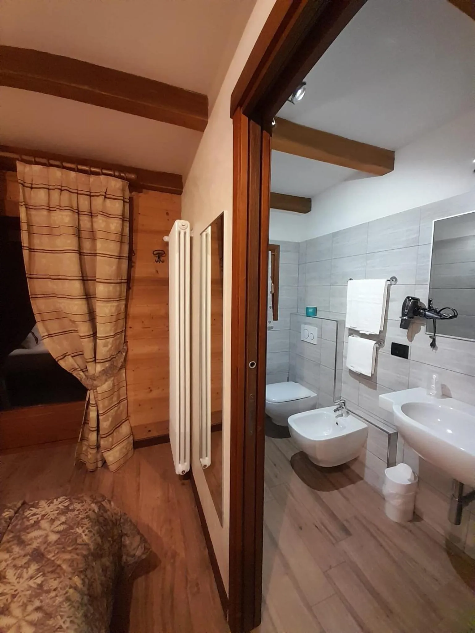 Shower in Hotel Astoria