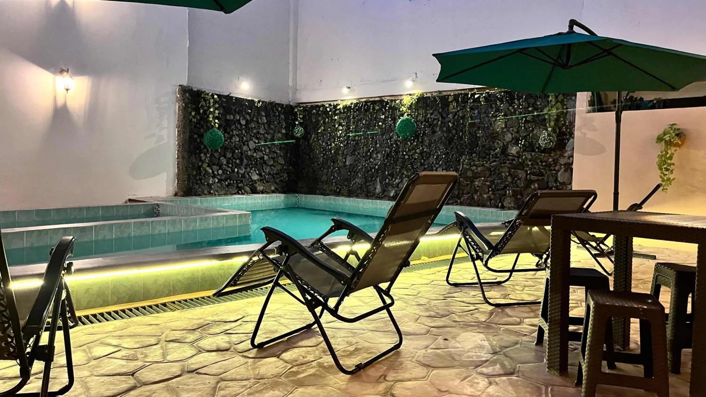 Pool view in Hotel Las Brisas