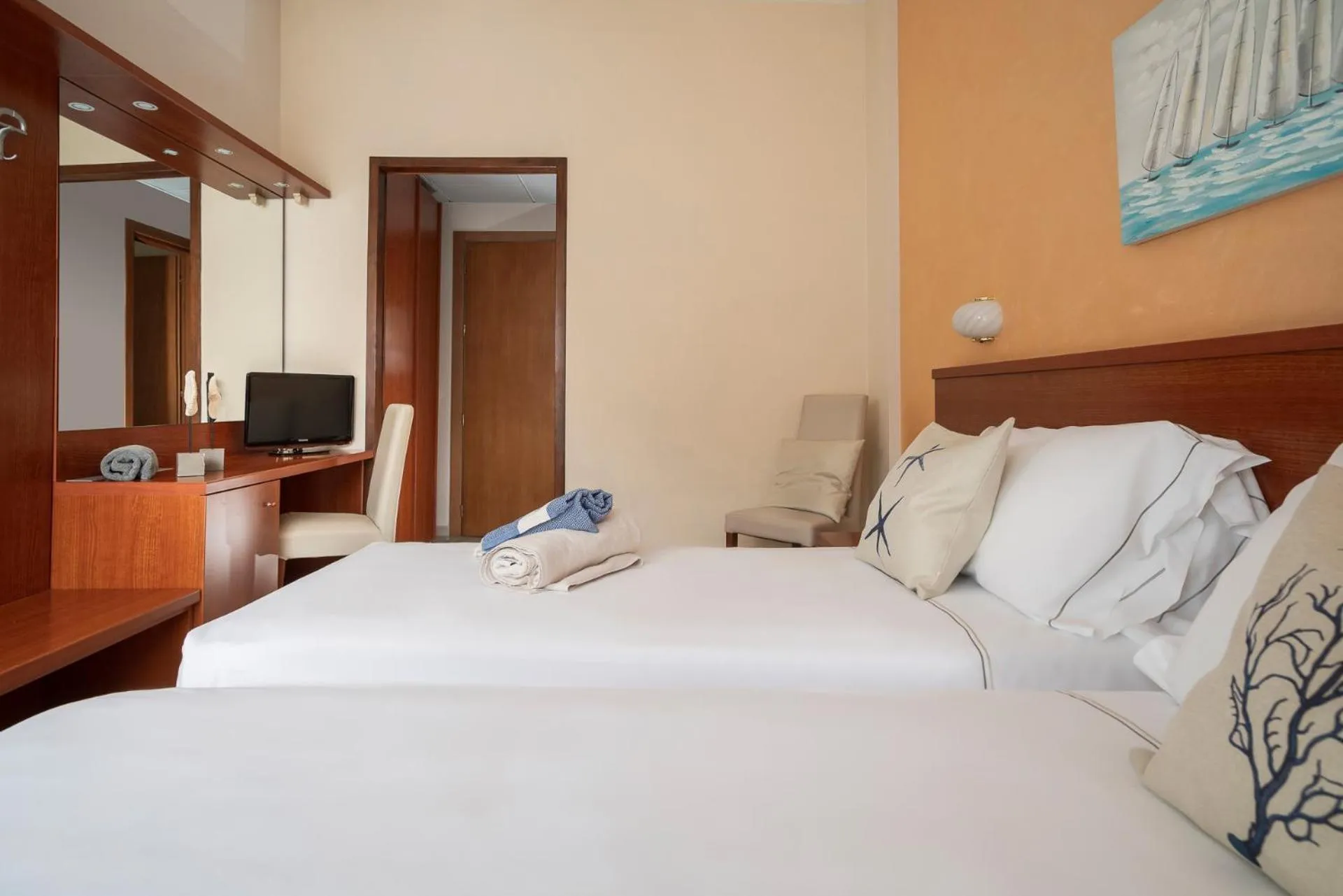 Bedroom, Bed in Corallo Wellness Hotel