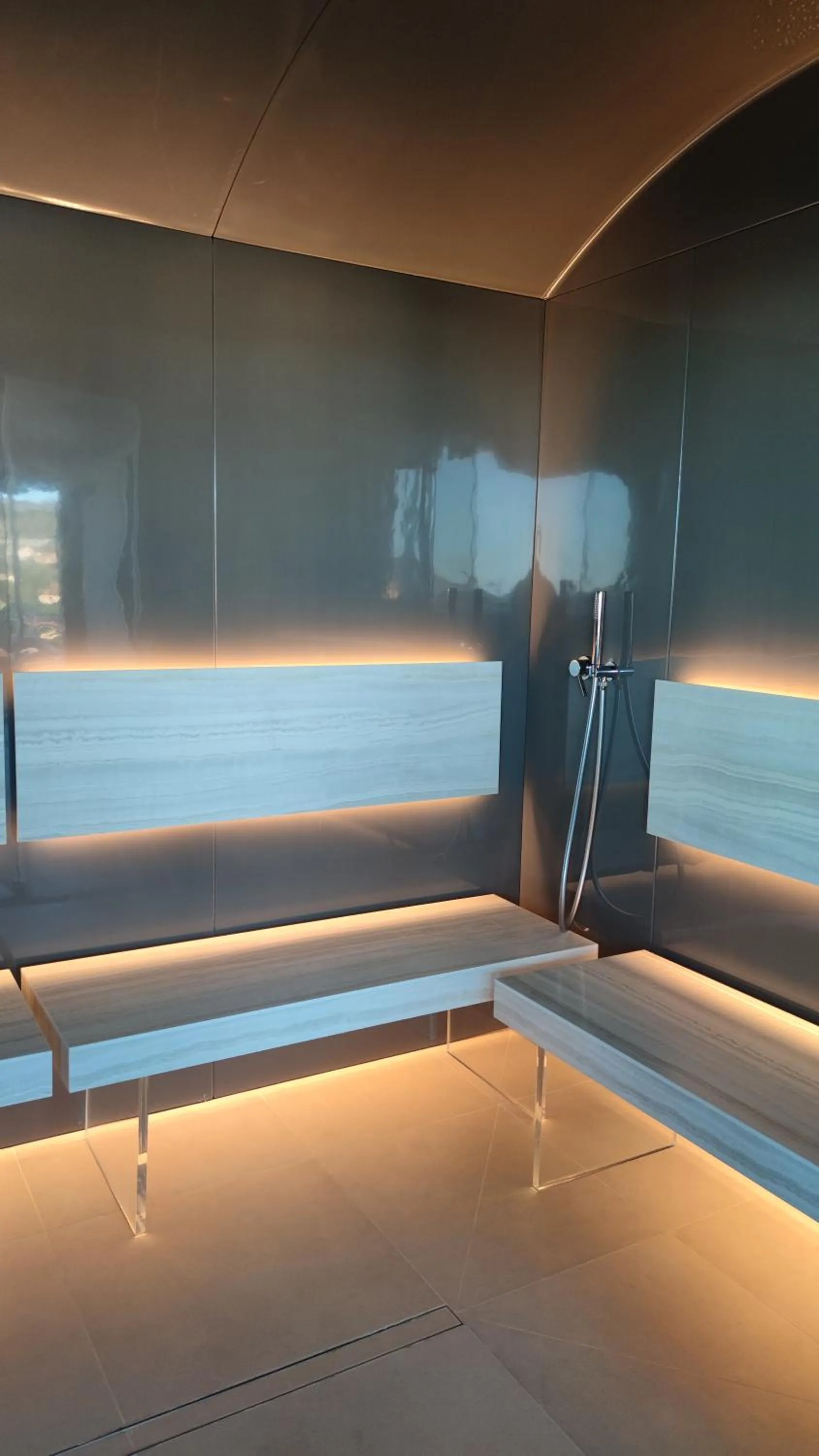 Steam room in Corallo Wellness Hotel