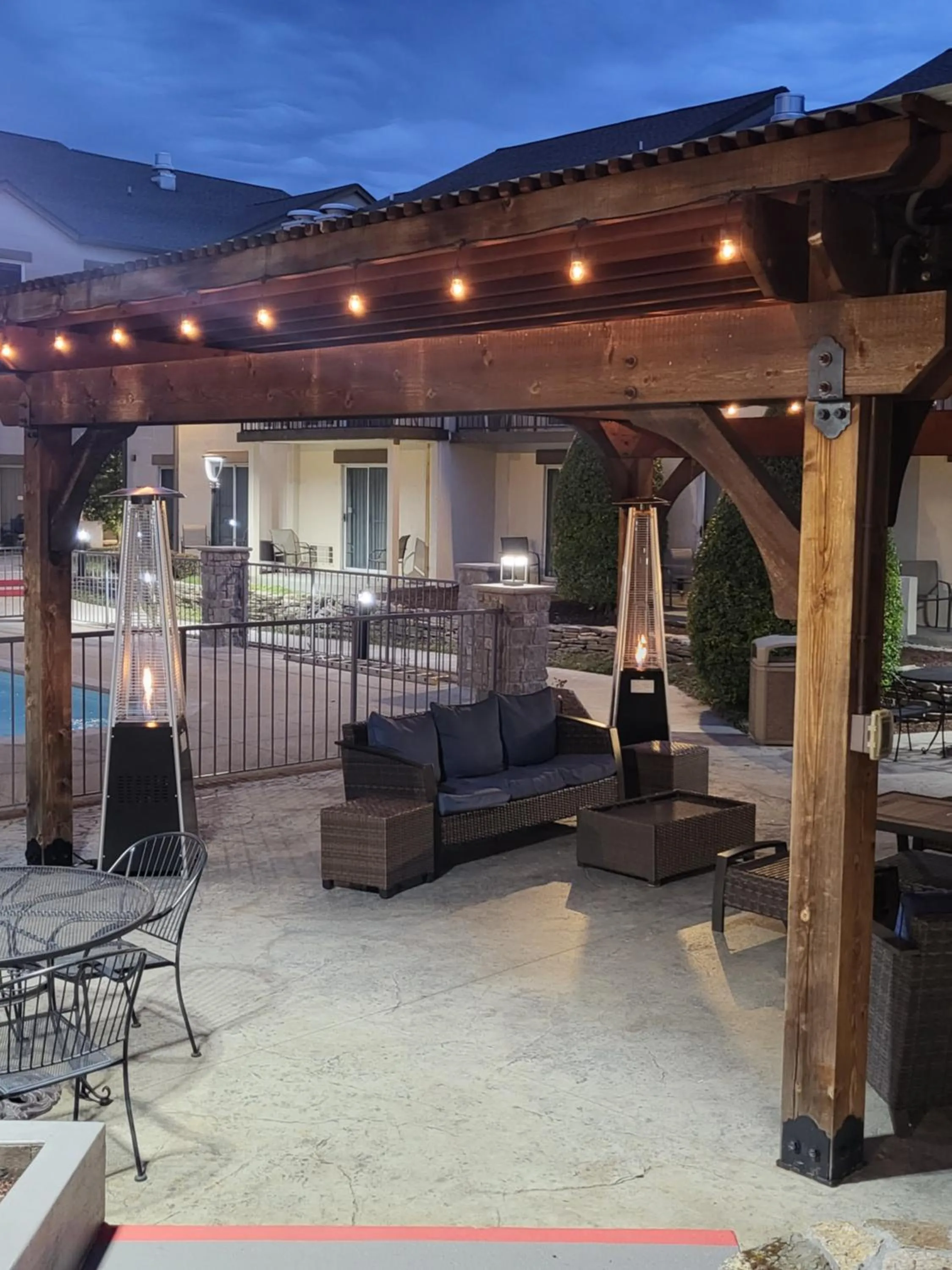 Club Hotel Nashville Inn & Suites