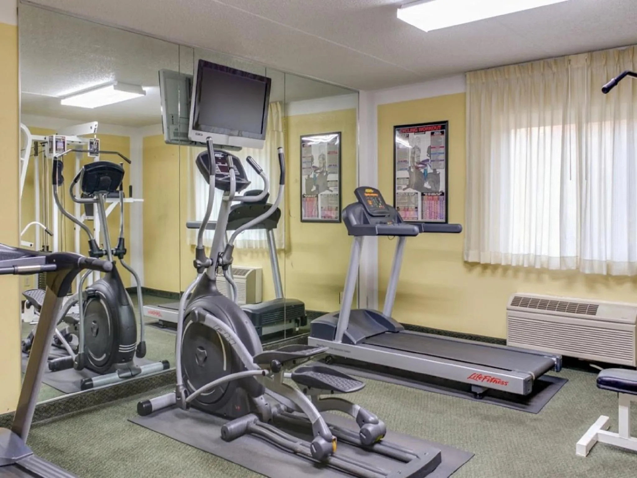 Fitness centre/facilities in Club Hotel Nashville Inn & Suites