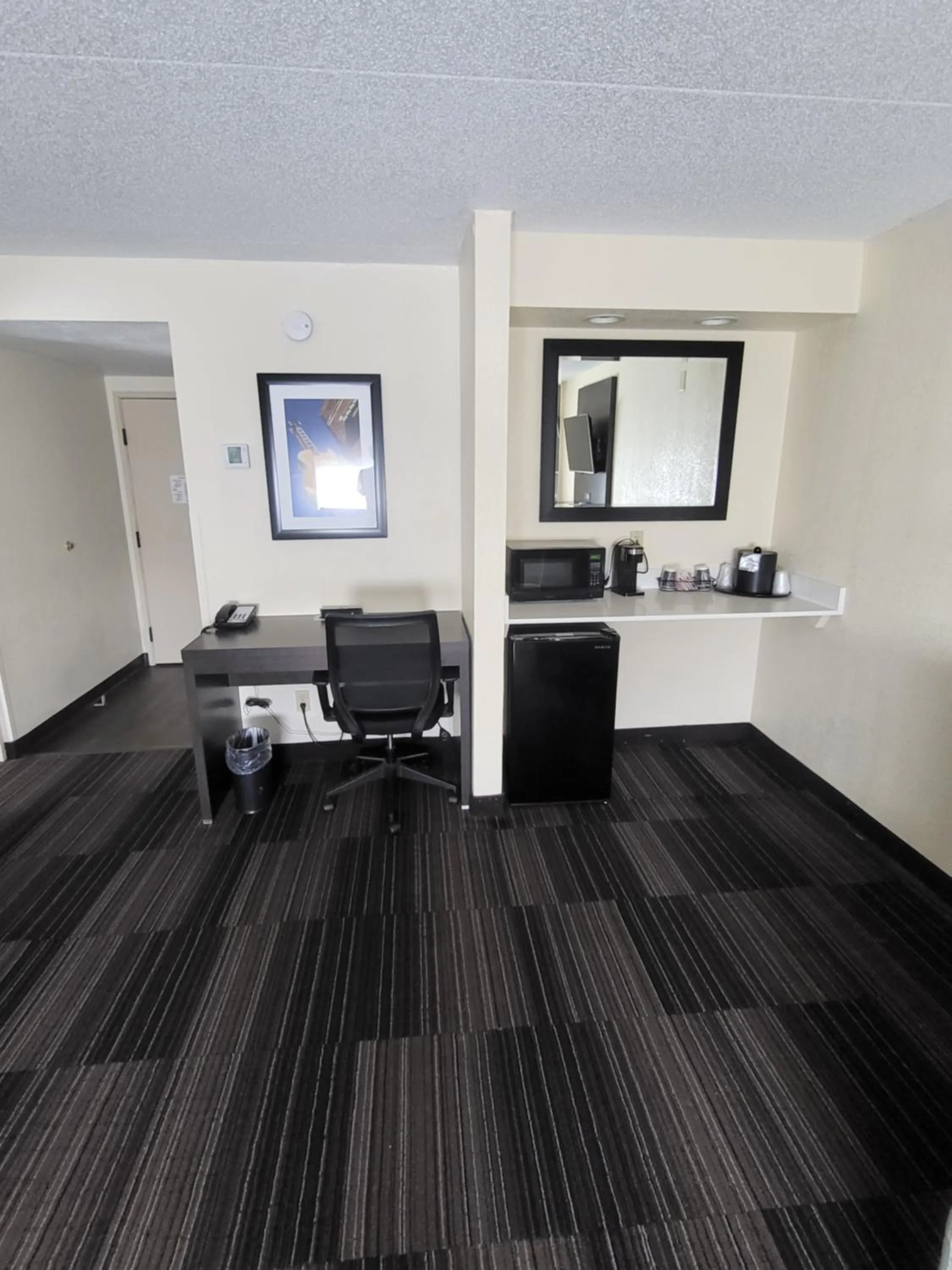 Club Hotel Nashville Inn & Suites