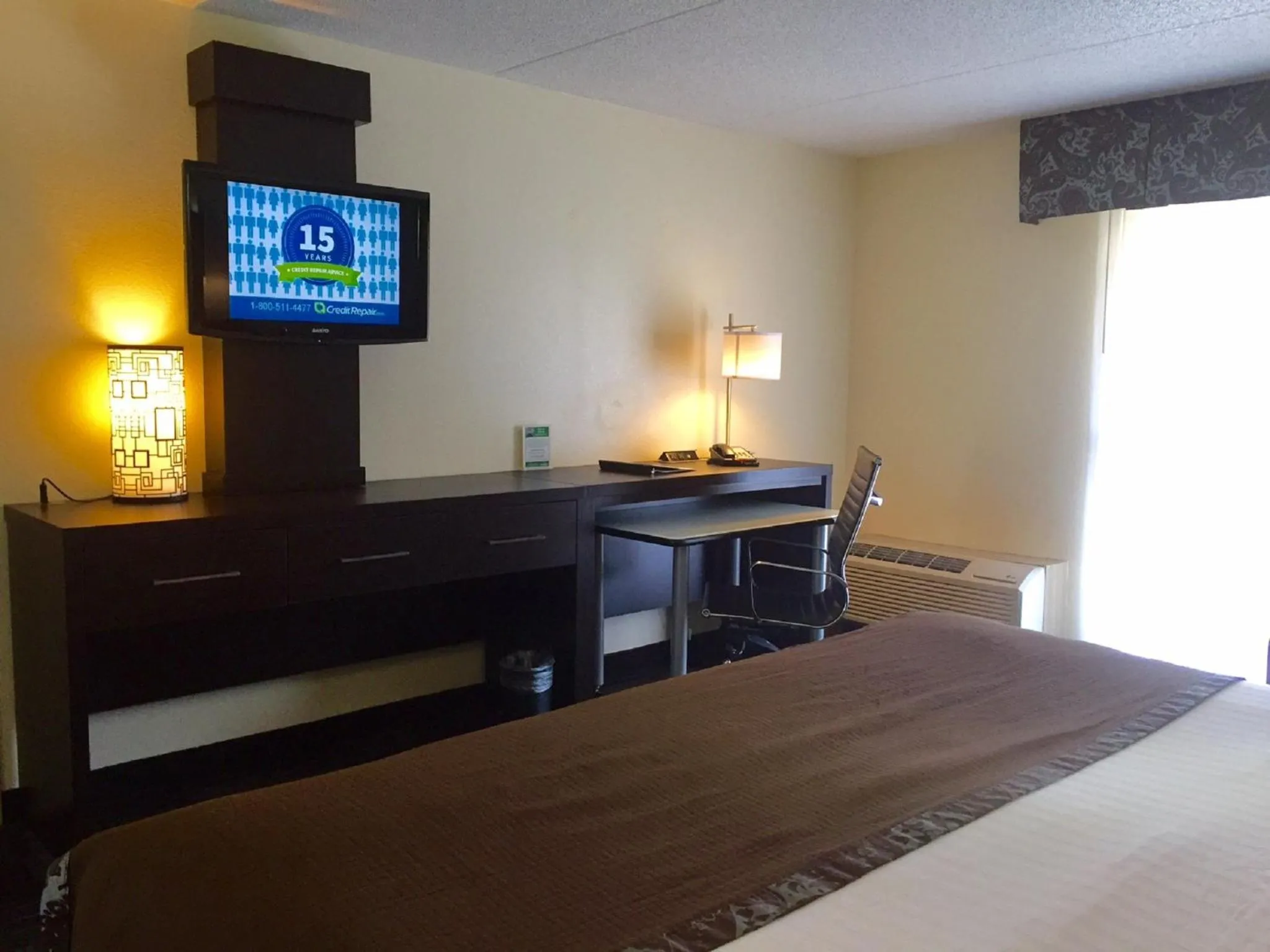 TV and multimedia, Bed in Club Hotel Nashville Inn & Suites