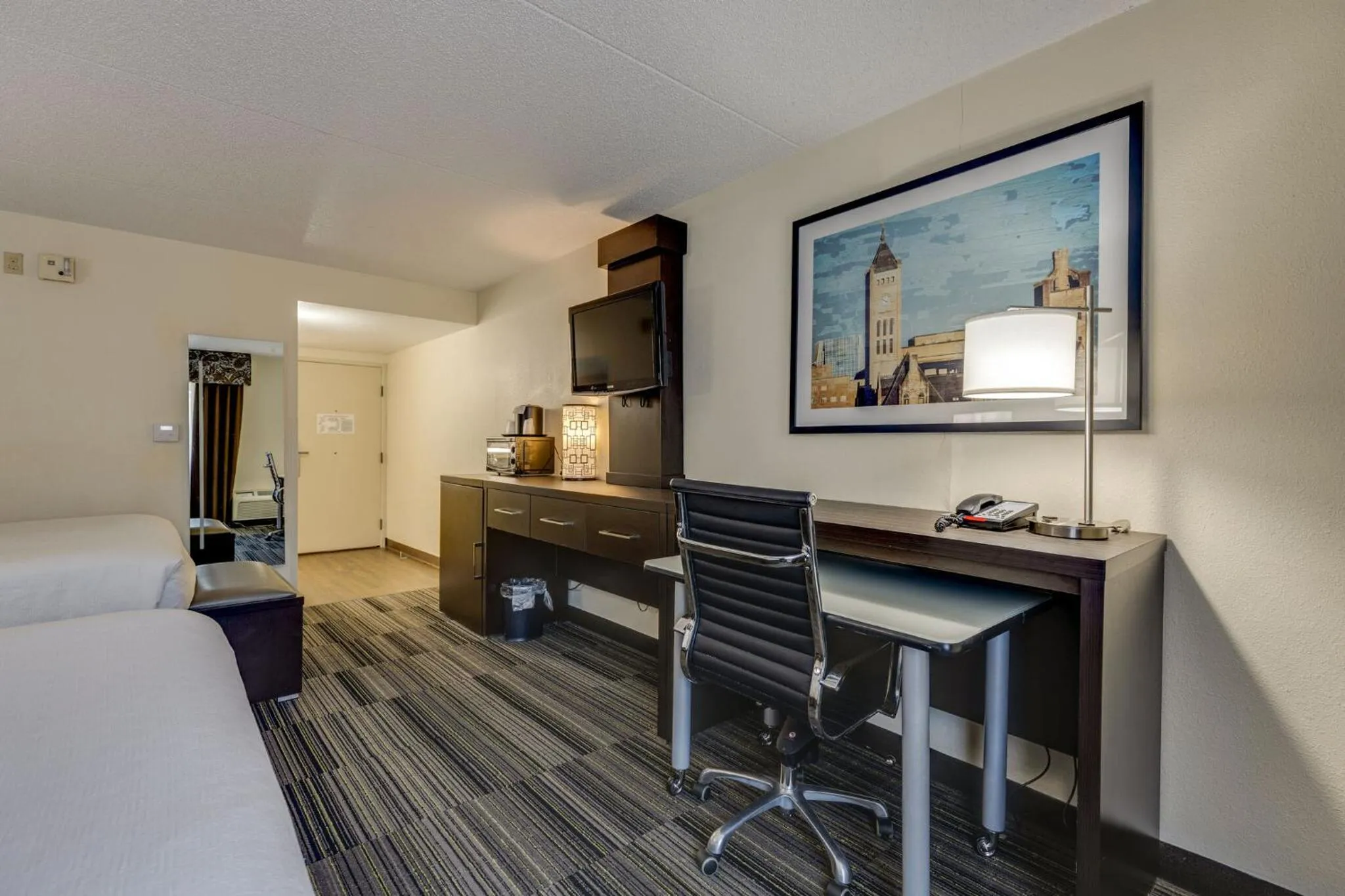 Bed in Club Hotel Nashville Inn & Suites