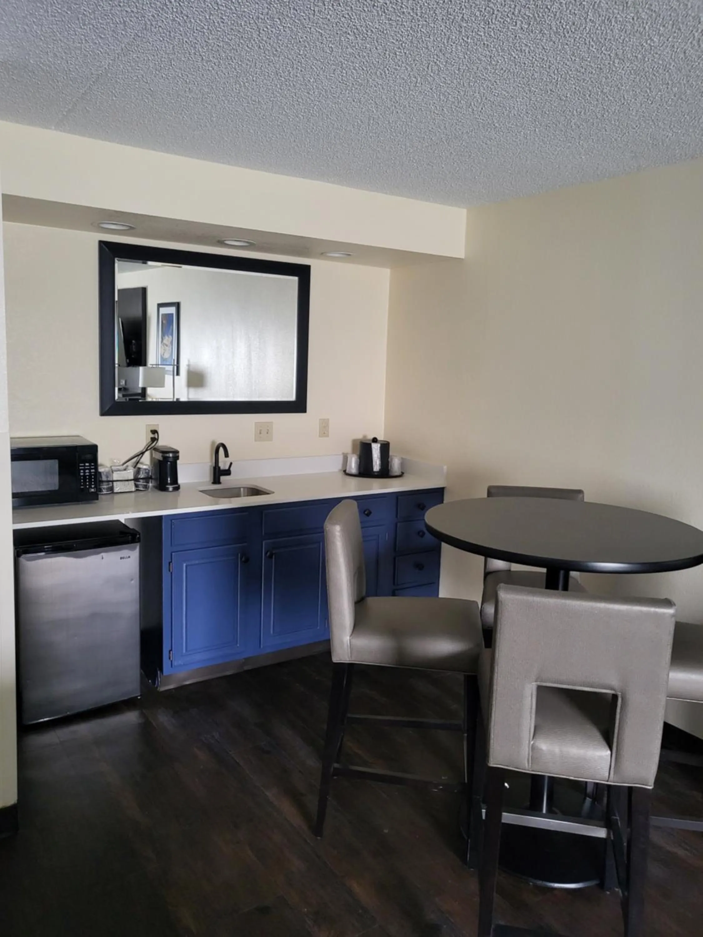 Club Hotel Nashville Inn & Suites