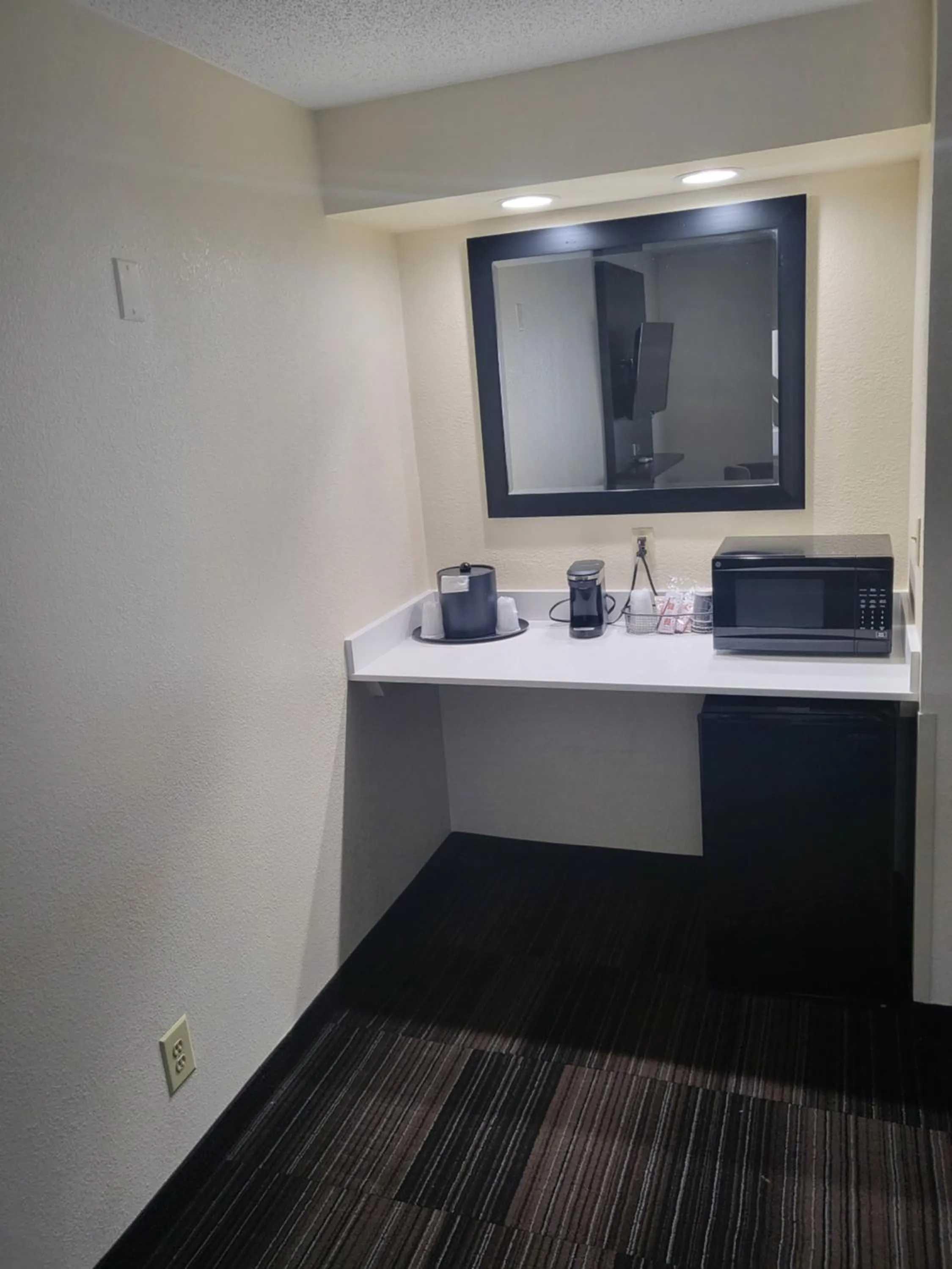 Club Hotel Nashville Inn & Suites