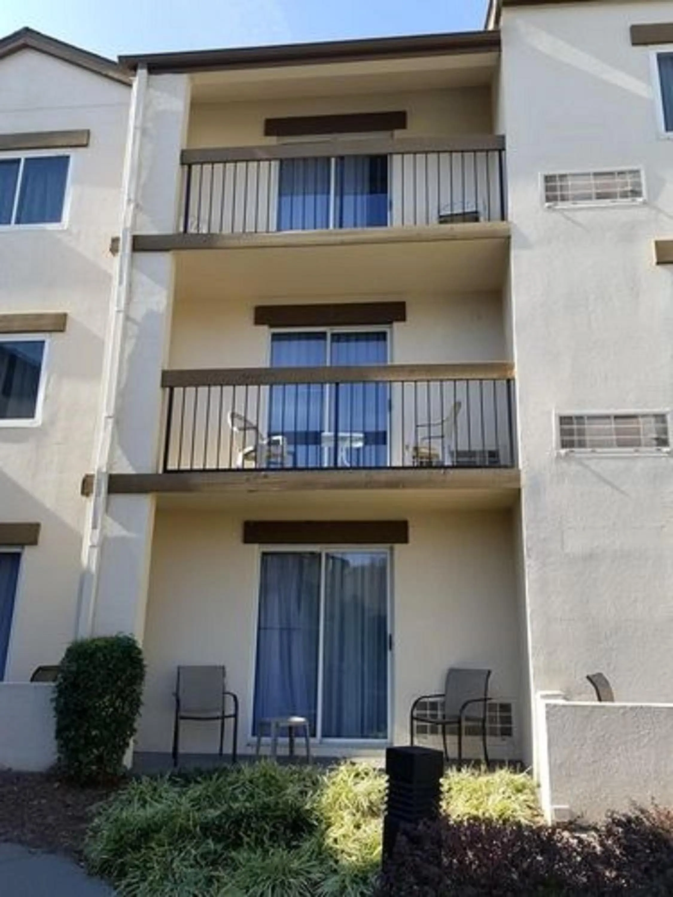 Pool view in Club Hotel Nashville Inn & Suites