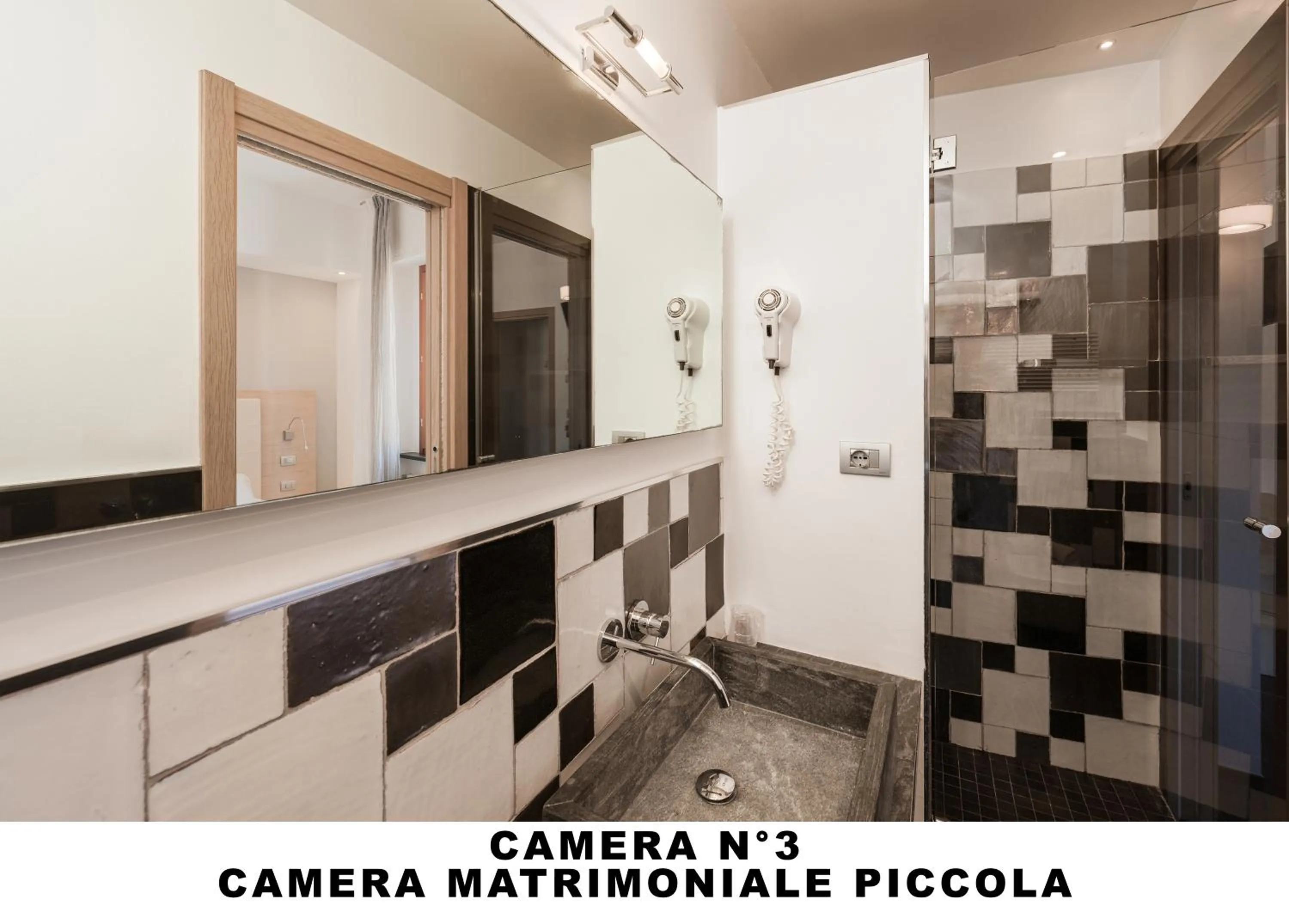 Shower in Affittacamere Lo Scoglio (Guesthouse)