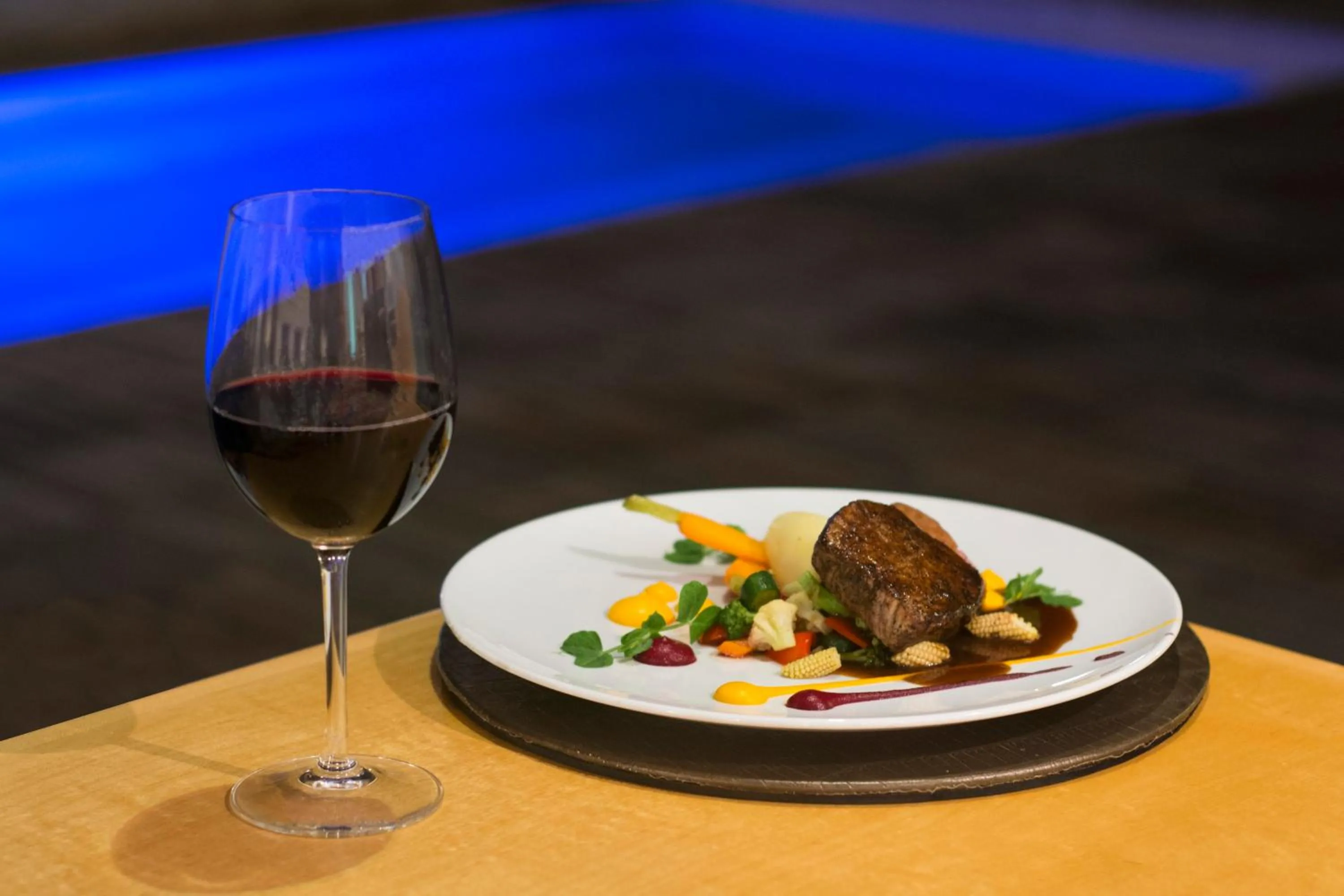 Restaurant/places to eat in No5 Boutique Art Hotel by Mantis