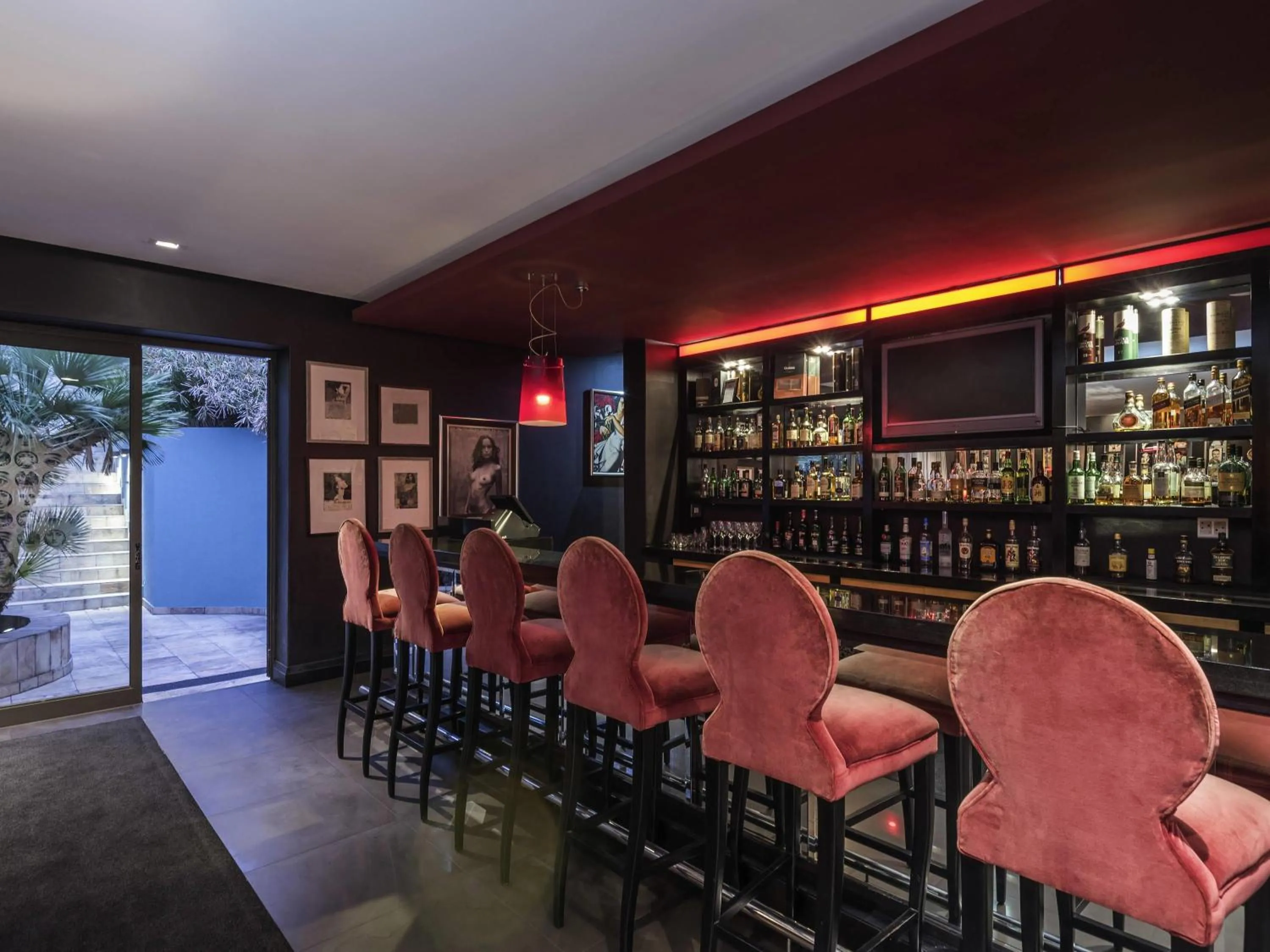 Lounge or bar in No5 Boutique Art Hotel by Mantis