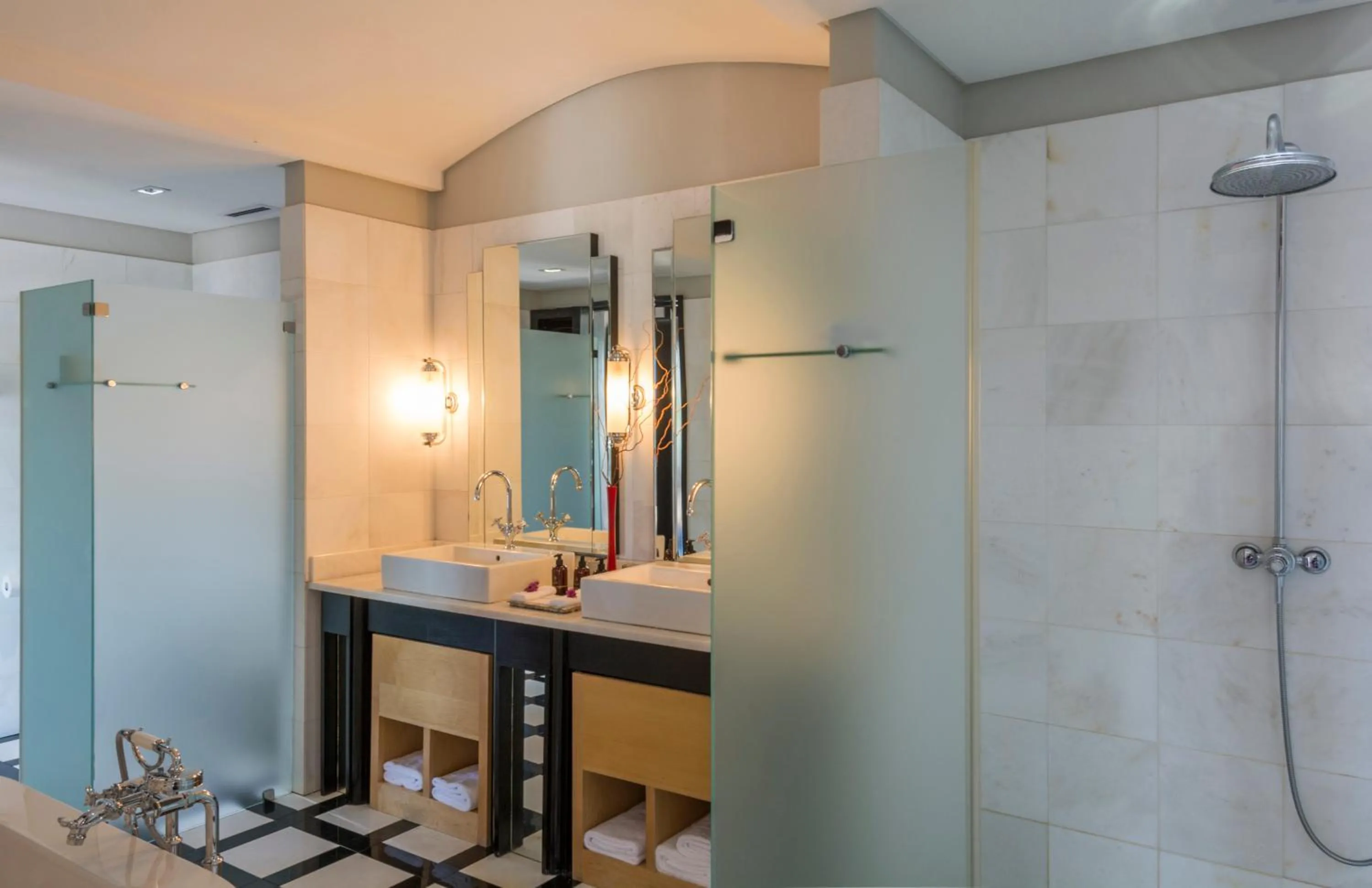 Shower in No5 Boutique Art Hotel by Mantis